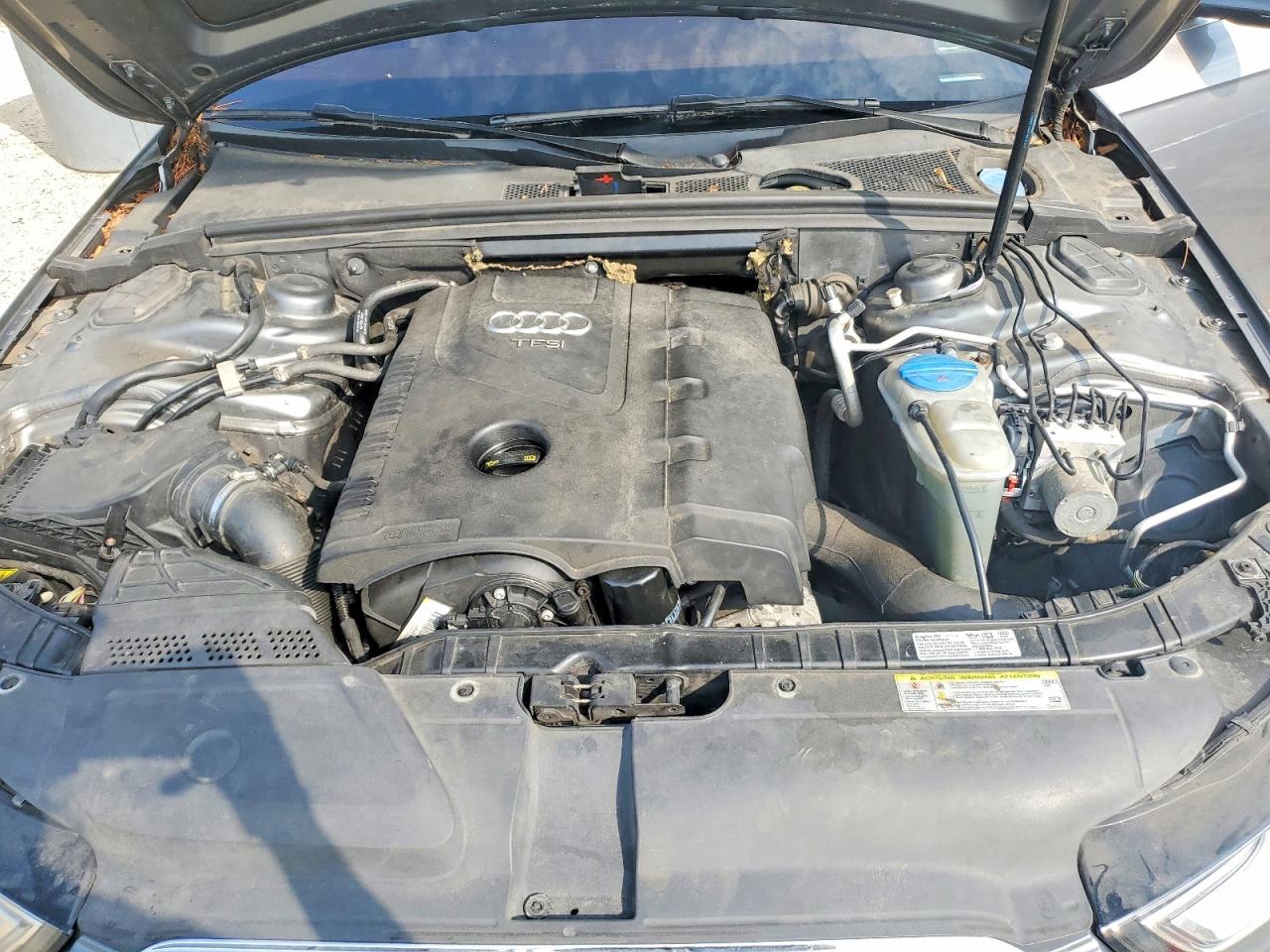 2015 Audi A4 Premium Серебряный vin: WAUBFAFL0FN044314