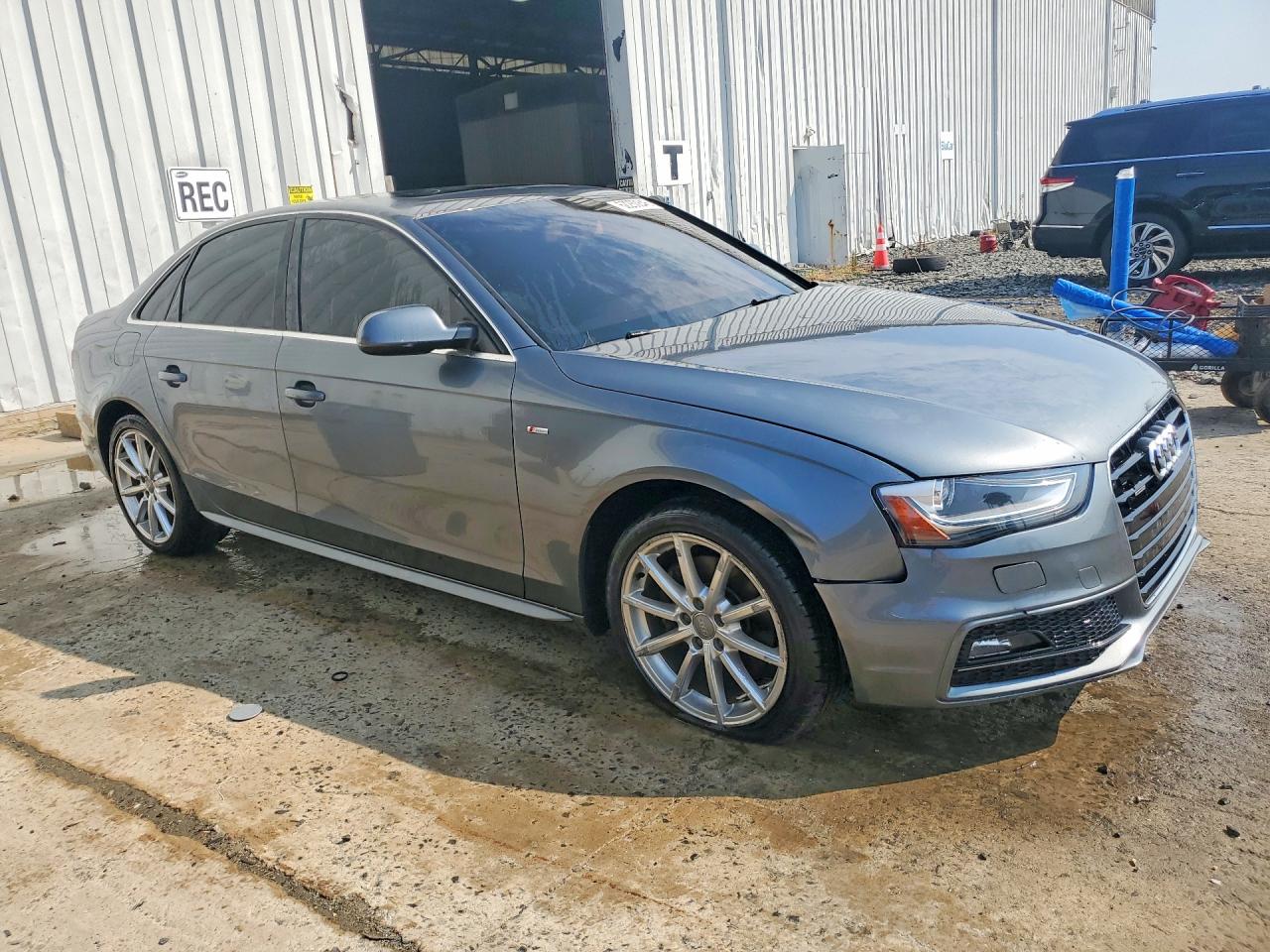 2015 Audi A4 Premium Серебряный vin: WAUBFAFL0FN044314