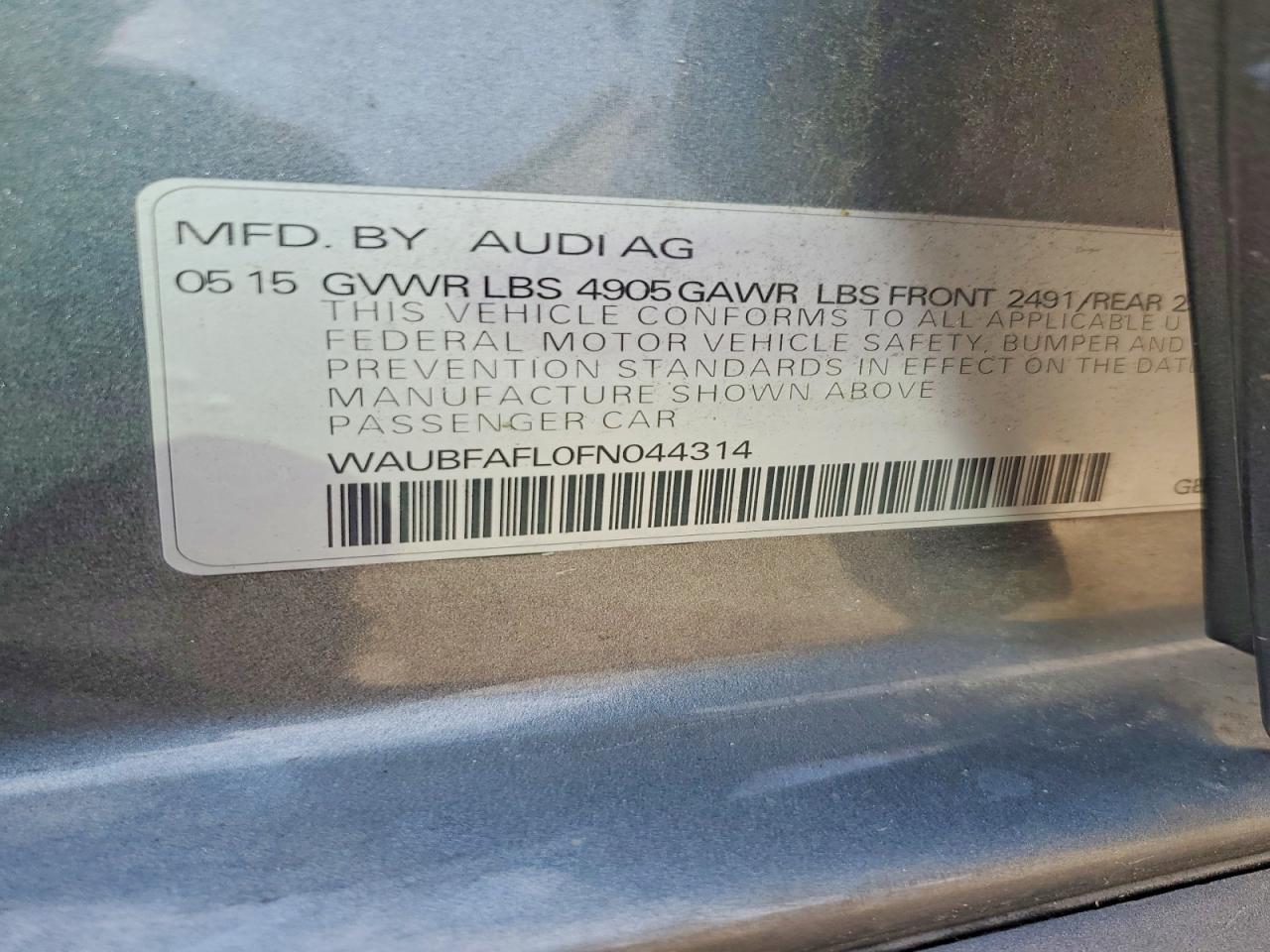 2015 Audi A4 Premium Серебряный vin: WAUBFAFL0FN044314