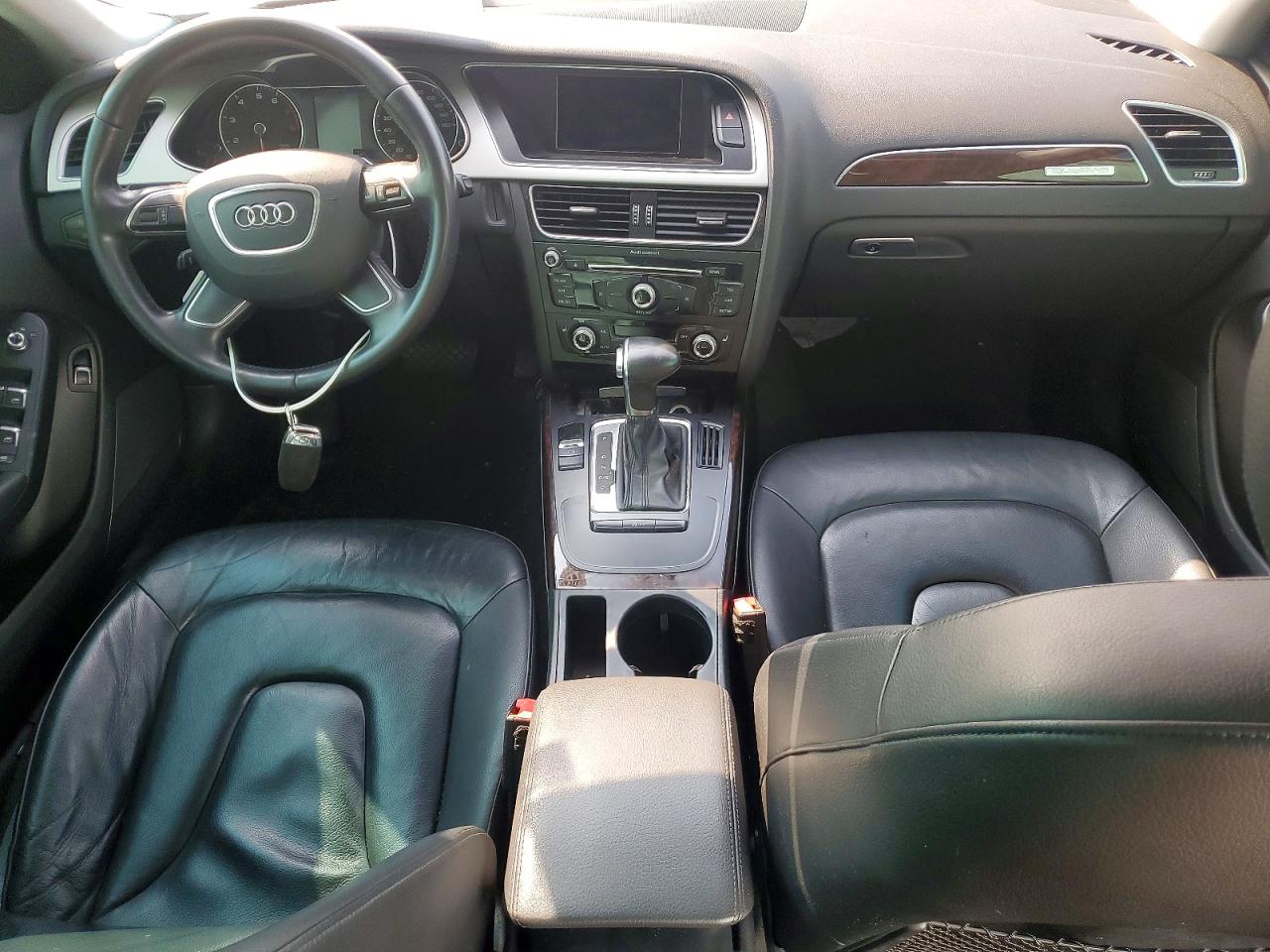 2015 Audi A4 Premium Серебряный vin: WAUBFAFL0FN044314