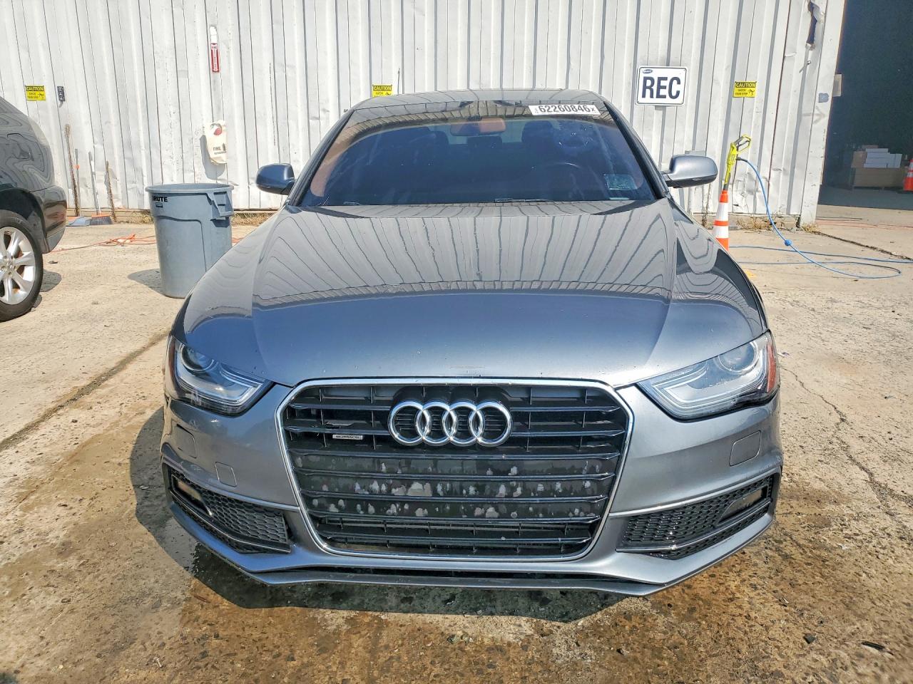 2015 Audi A4 Premium Серебряный vin: WAUBFAFL0FN044314