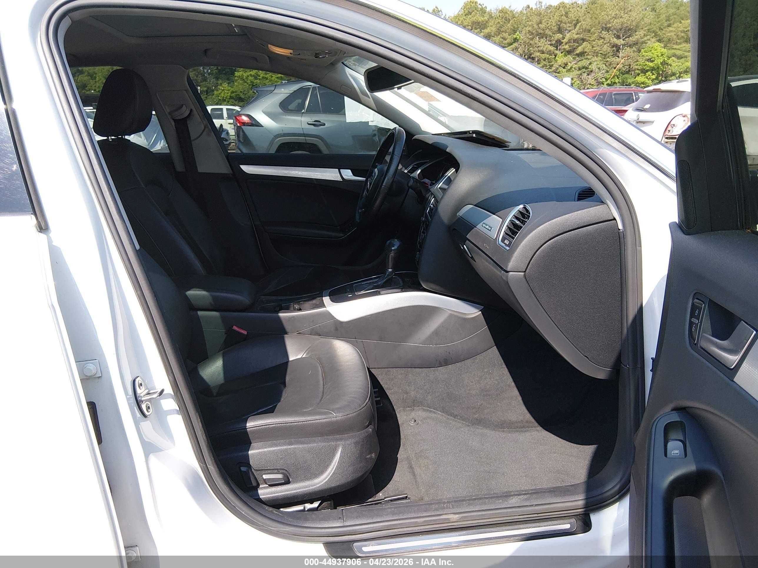 2012 Audi A4 2.0t Premium White vin: WAUBFAFL1CN015402