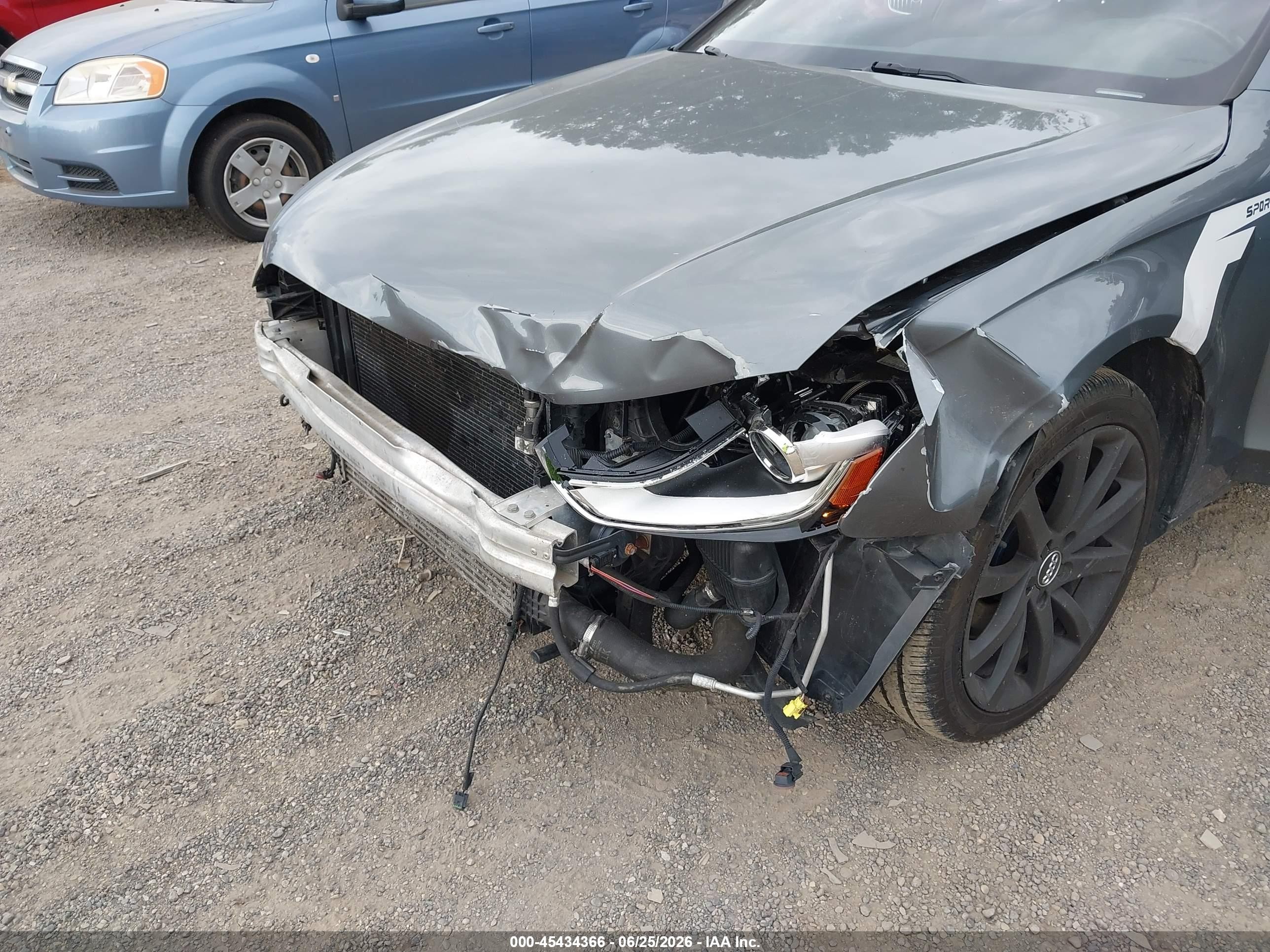 2013 Audi A4 2.0t Premium Gray vin: WAUBFAFL1DN034016