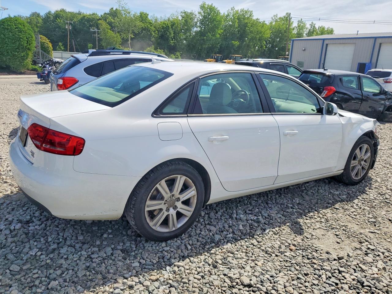 2010 Audi A4 Premium White vin: WAUBFAFL2AN052083