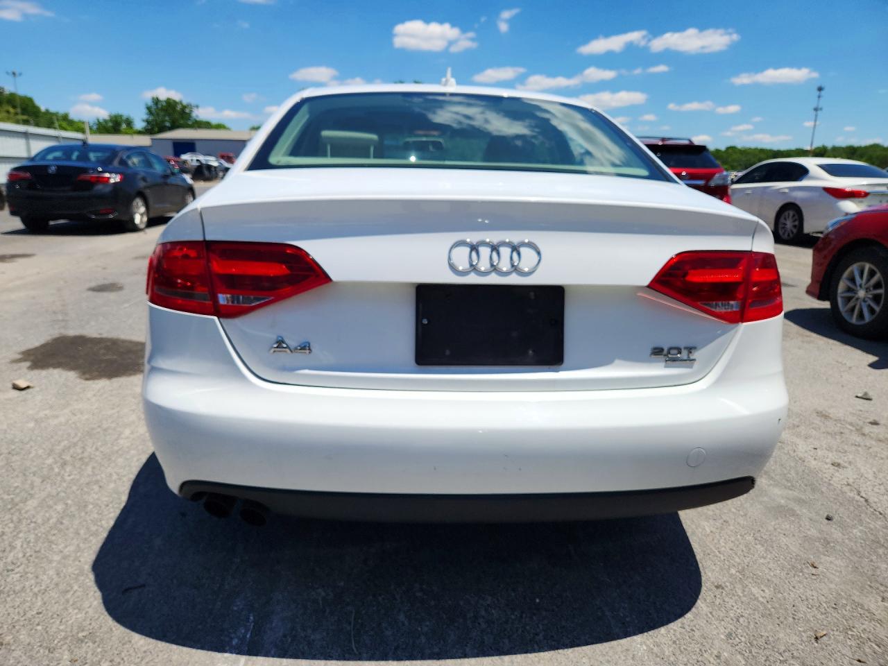 2010 Audi A4 Premium Белый vin: WAUBFAFL2AN055629