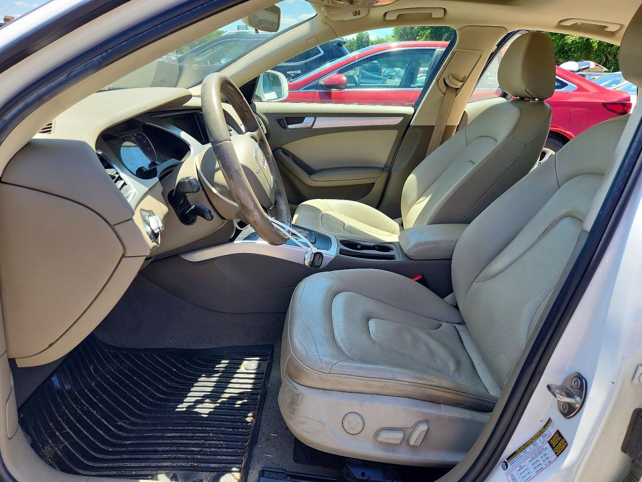 2010 Audi A4 Premium Белый vin: WAUBFAFL2AN055629