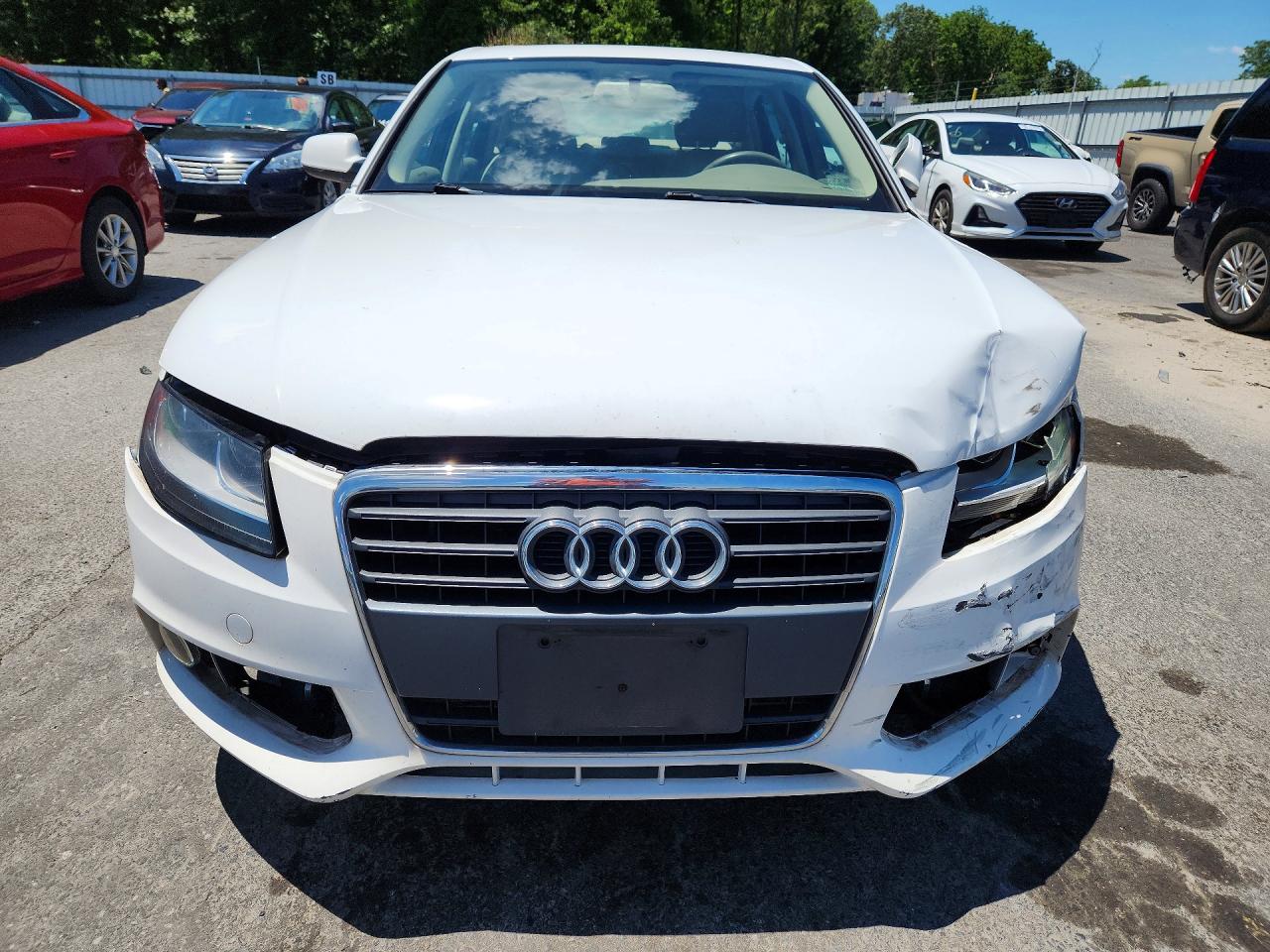 2010 Audi A4 Premium Белый vin: WAUBFAFL2AN055629