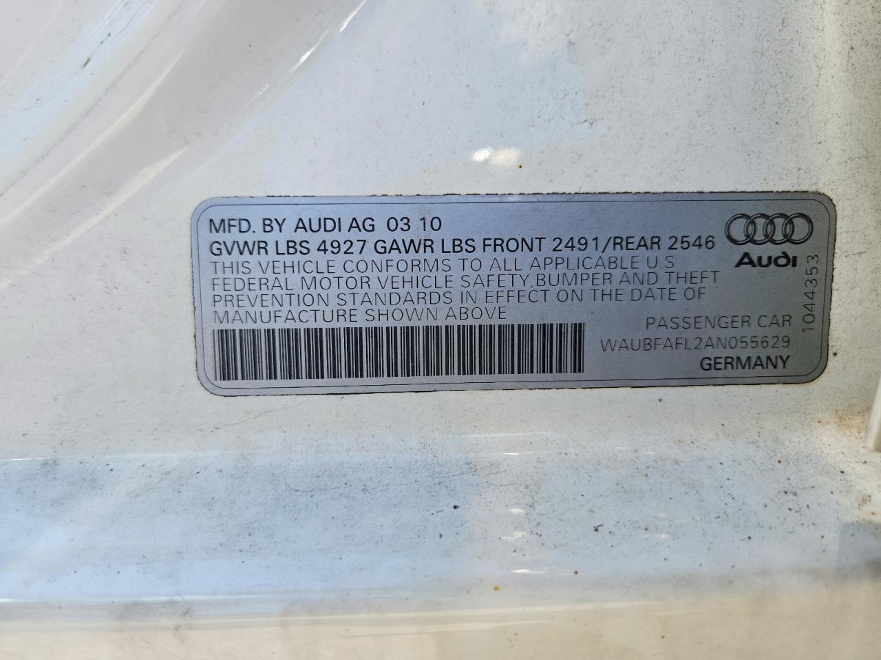 2010 Audi A4 Premium Белый vin: WAUBFAFL2AN055629