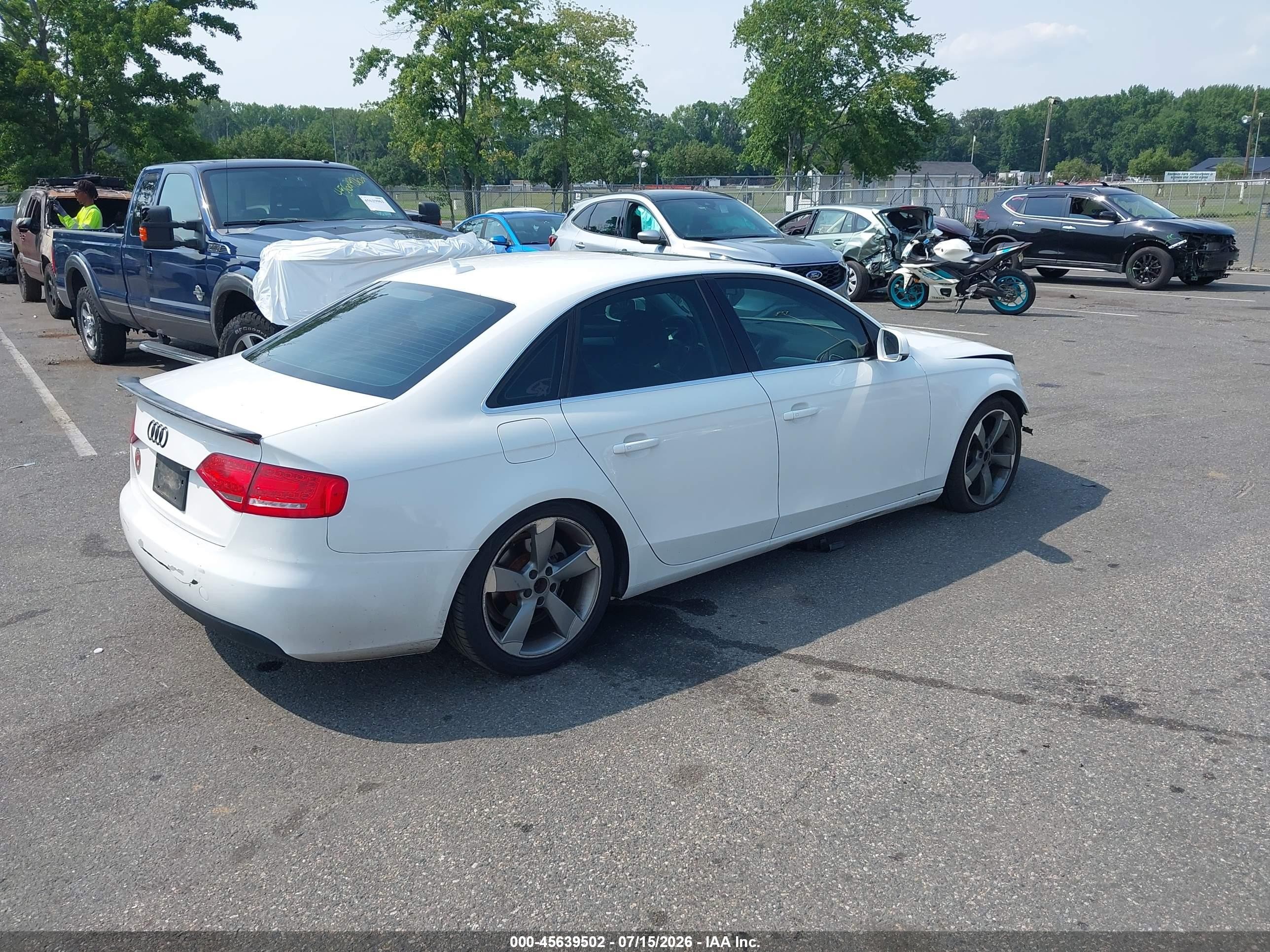 2012 Audi A4 2.0t Premium White vin: WAUBFAFL2CN004313