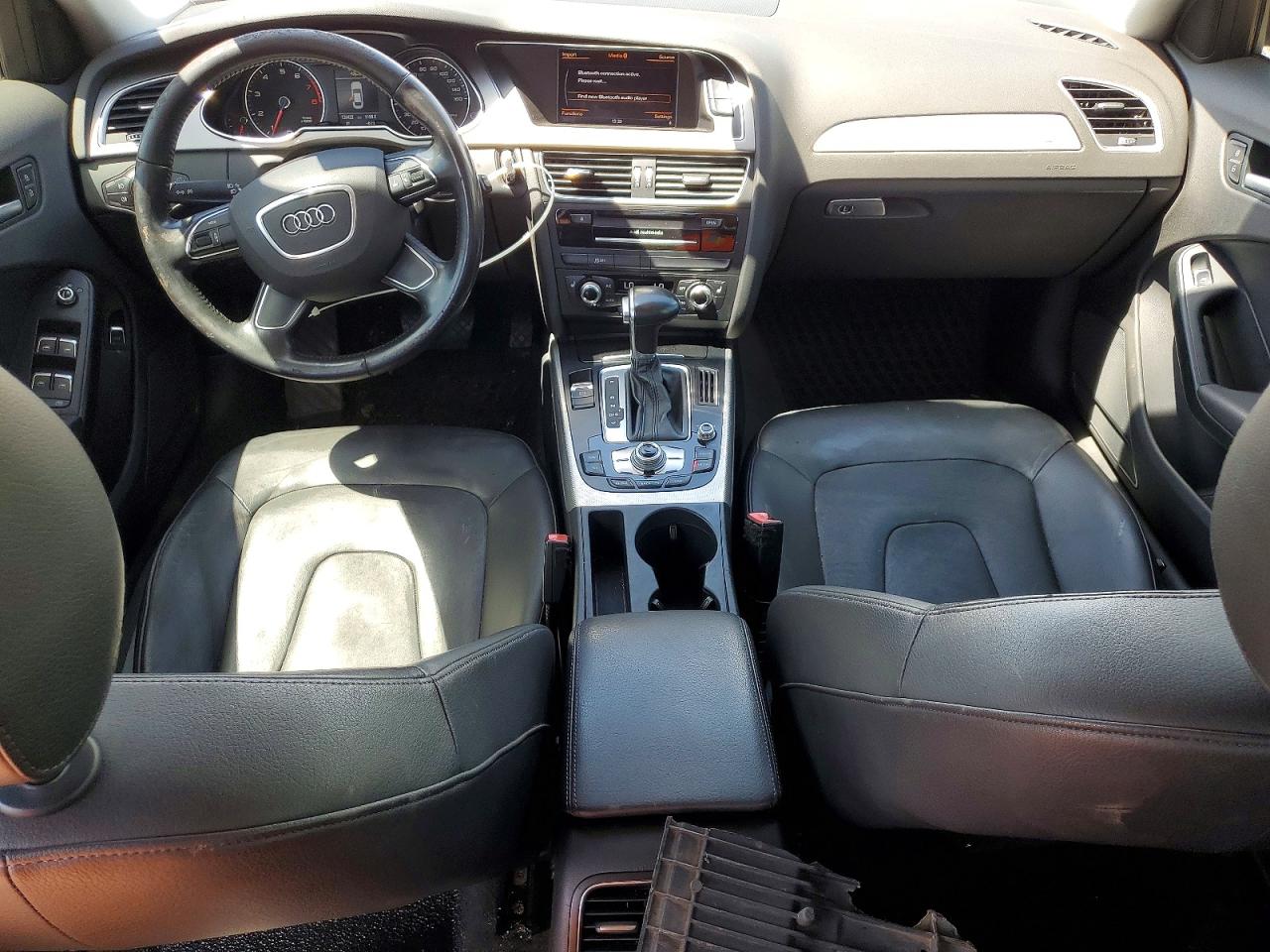 2015 Audi A4 Premium Синий vin: WAUBFAFL2FN016658