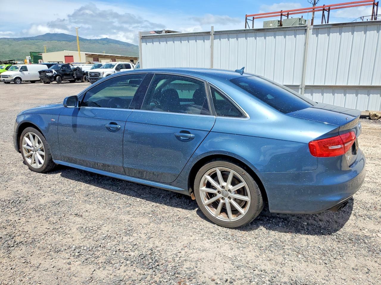 2015 Audi A4 Premium Синий vin: WAUBFAFL2FN016658