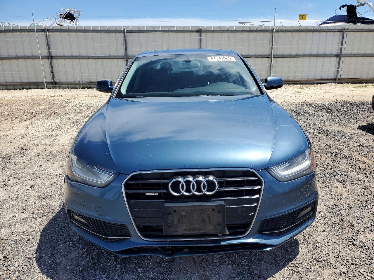 2015 Audi A4 Premium Синий vin: WAUBFAFL2FN016658