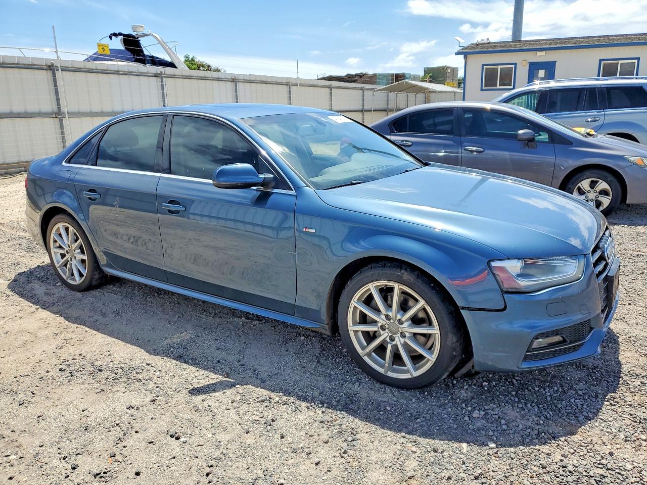 2015 Audi A4 Premium Синий vin: WAUBFAFL2FN016658