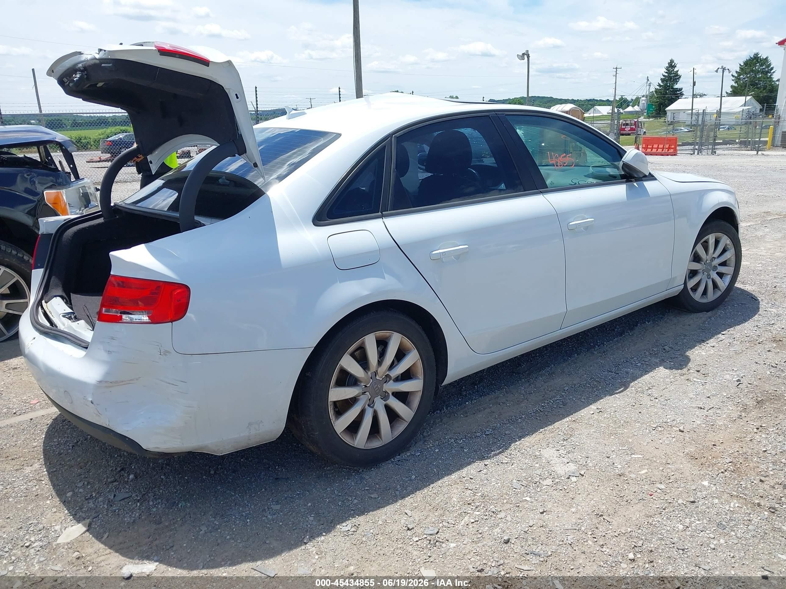 2012 Audi A4 2.0t Premium White vin: WAUBFAFL4CN019153