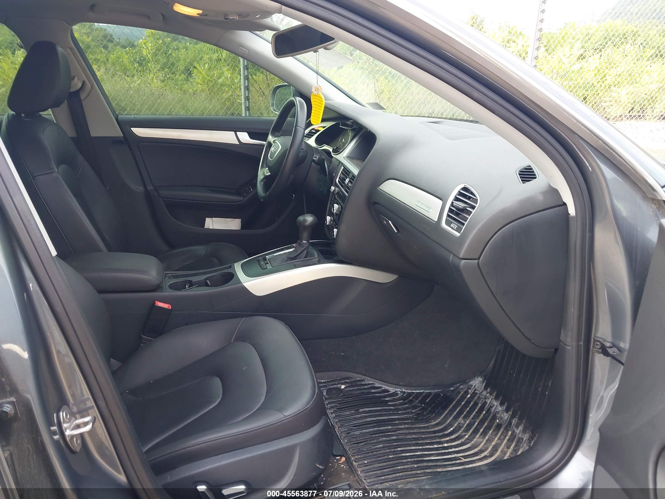 2015 Audi A4 2.0t Premium Серый vin: WAUBFAFL4FN039231