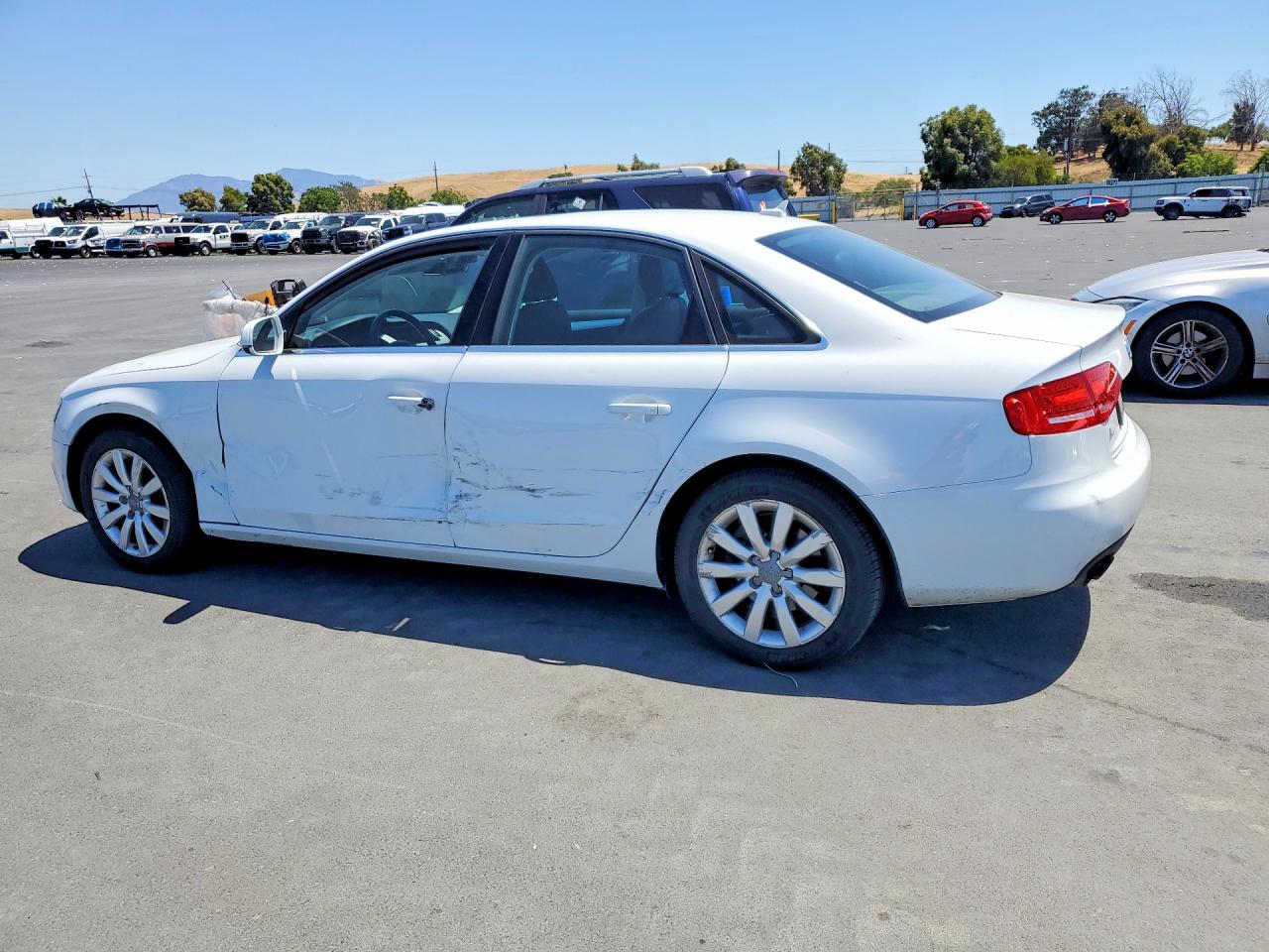 2012 Audi A4 Premium Белый vin: WAUBFAFL5CN014981