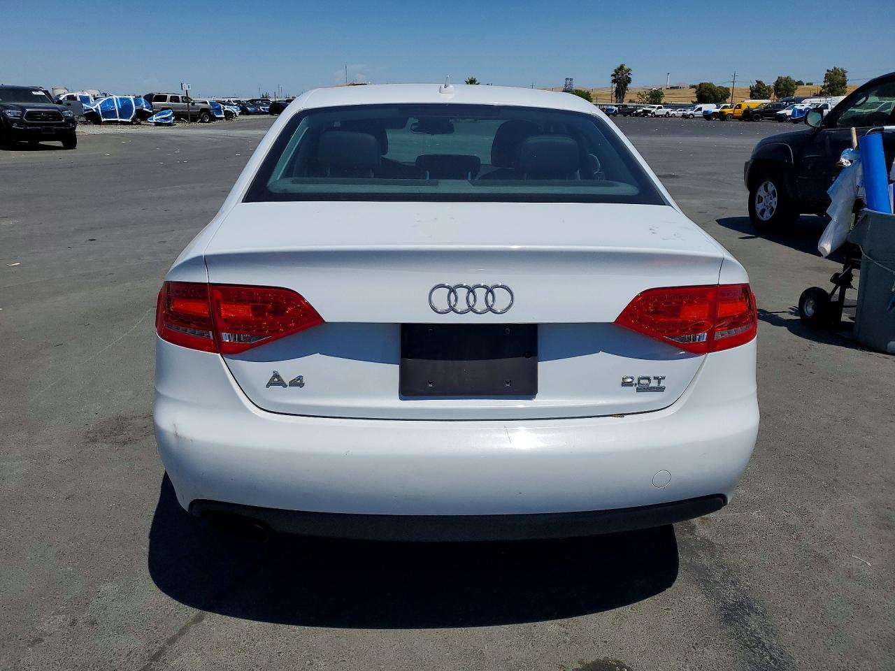 2012 Audi A4 Premium Белый vin: WAUBFAFL5CN014981