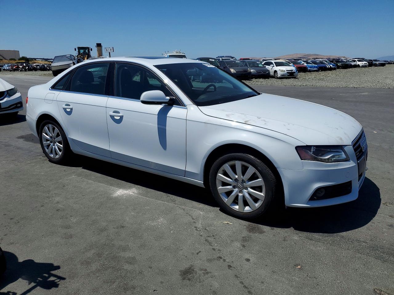 2012 Audi A4 Premium Белый vin: WAUBFAFL5CN014981