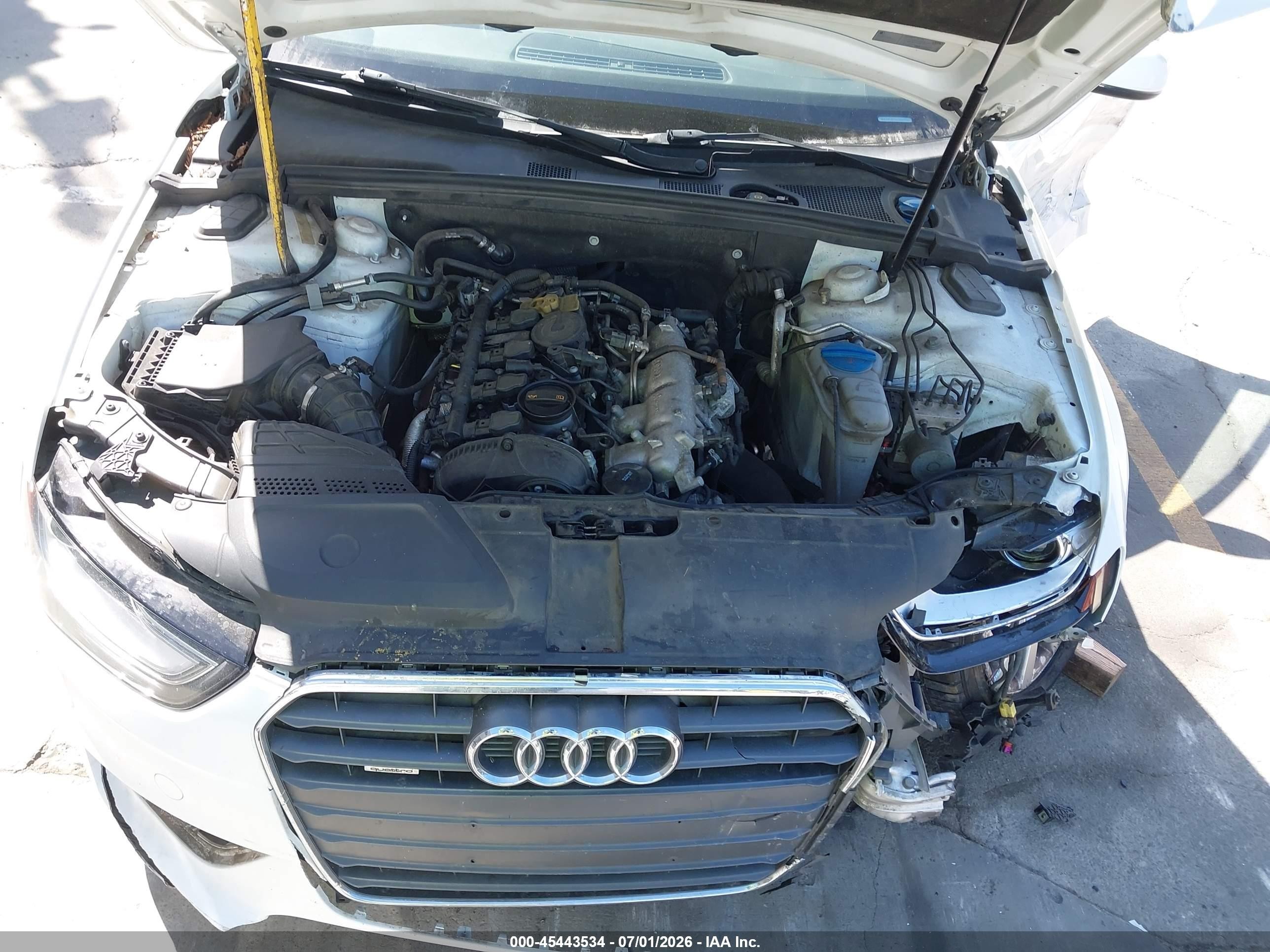 2013 Audi A4 2.0t Premium Белый vin: WAUBFAFL5DN043589