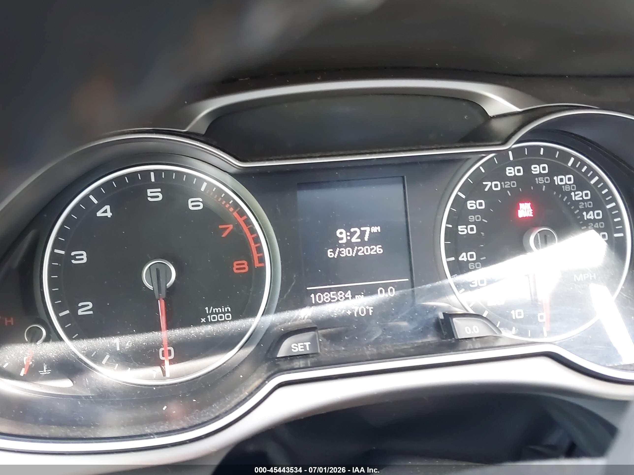 2013 Audi A4 2.0t Premium Белый vin: WAUBFAFL5DN043589