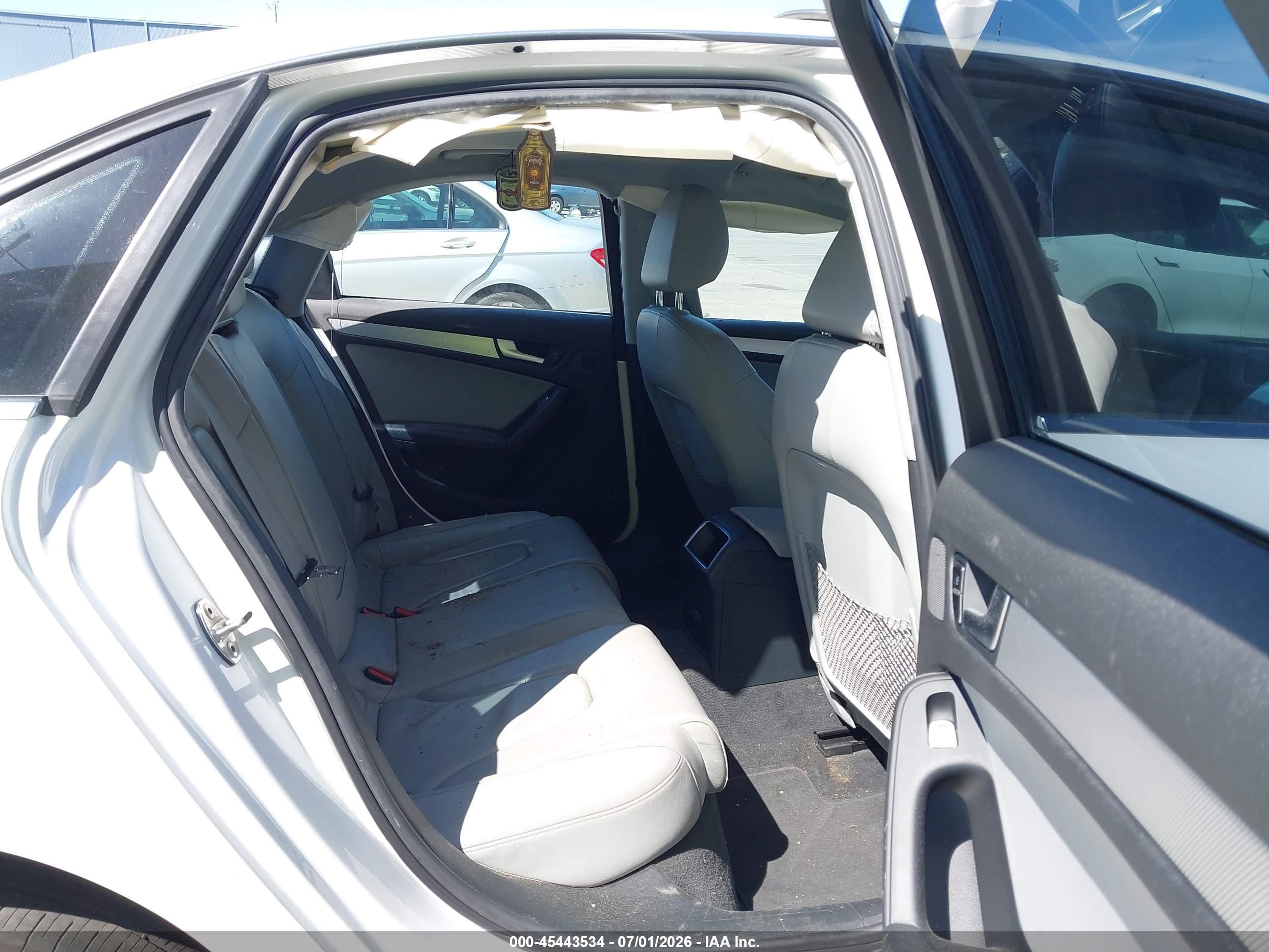 2013 Audi A4 2.0t Premium Белый vin: WAUBFAFL5DN043589