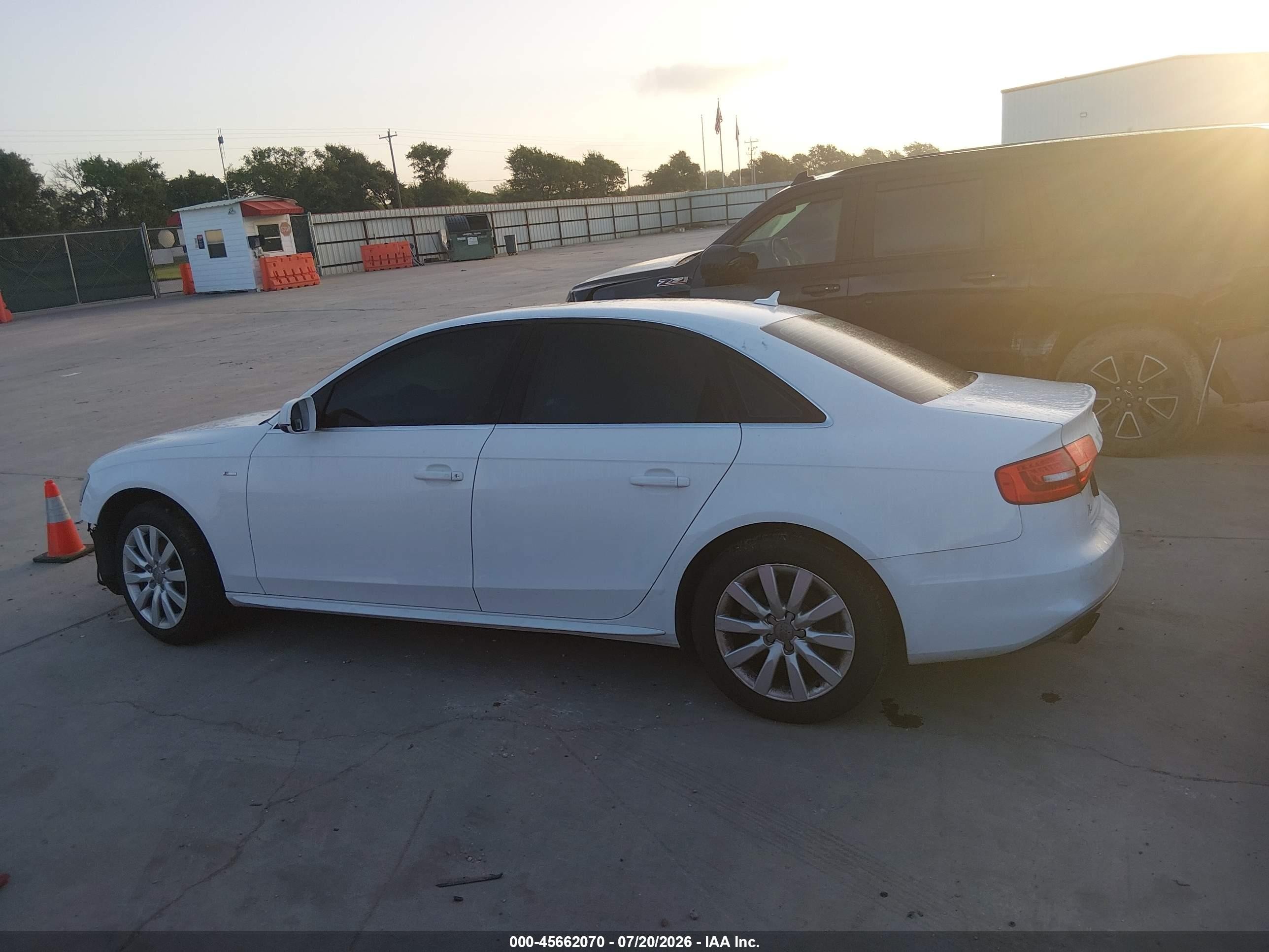 2015 Audi A4 2.0t Premium White vin: WAUBFAFL5FN019943