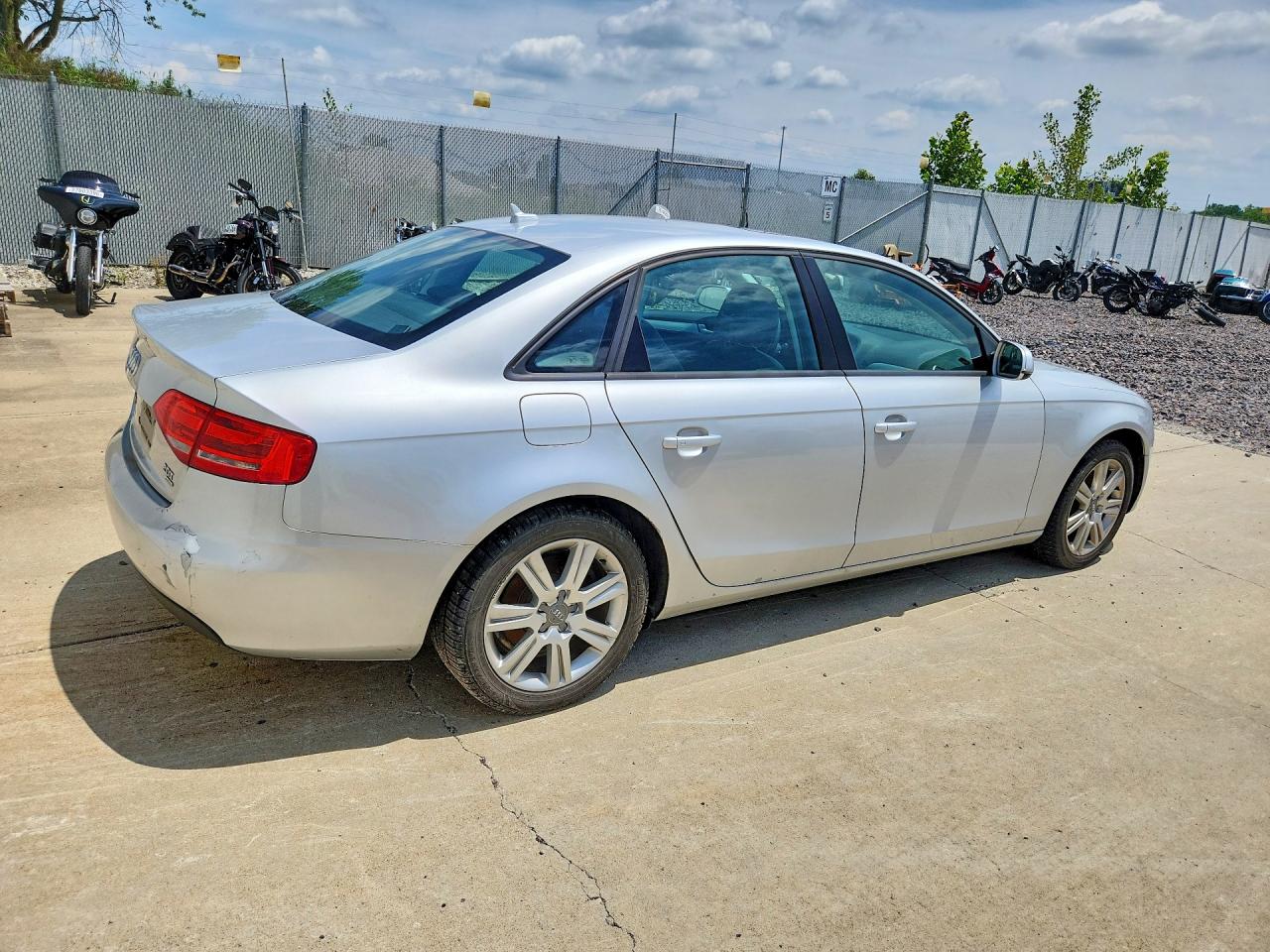 2010 Audi A4 Premium Silver vin: WAUBFAFL6AN042544