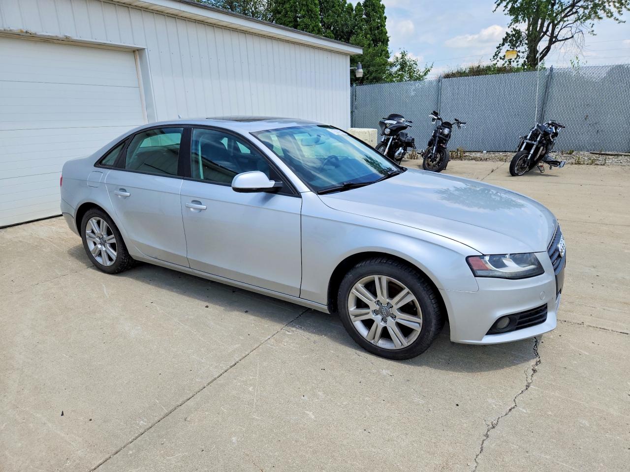 2010 Audi A4 Premium Silver vin: WAUBFAFL6AN042544