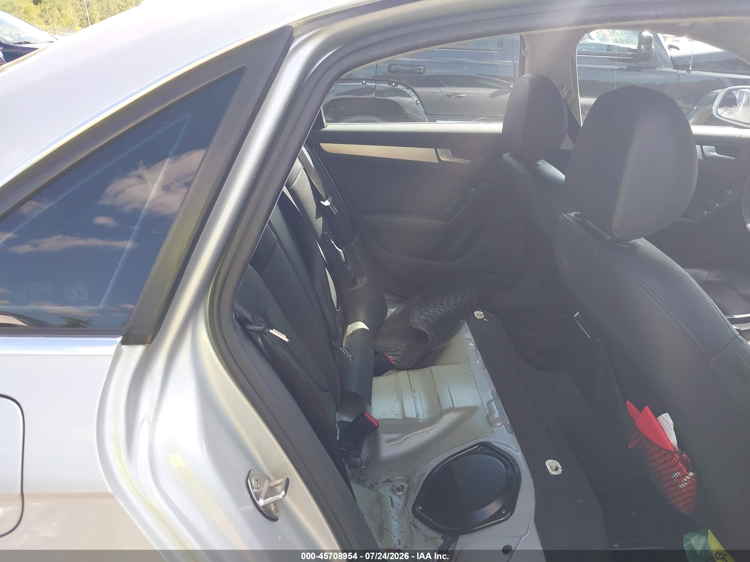 2013 Audi A4 2.0t Premium Silver vin: WAUBFAFL6DN006325