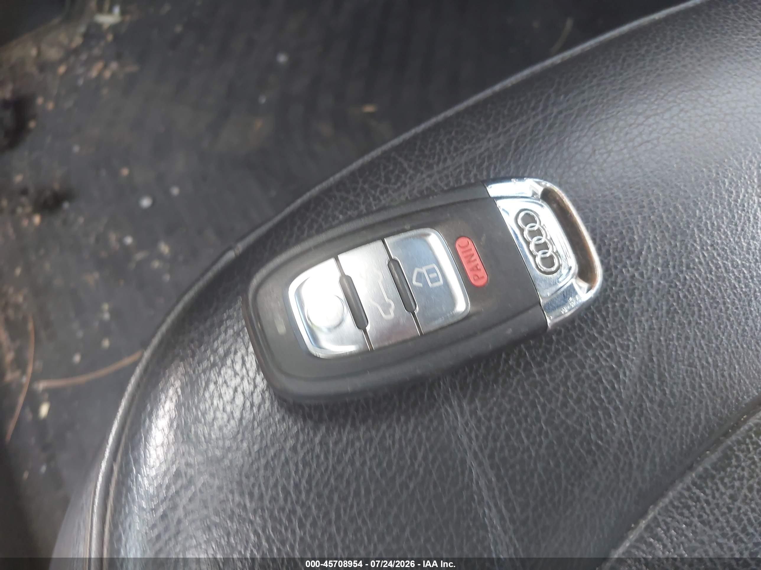 2013 Audi A4 2.0t Premium Silver vin: WAUBFAFL6DN006325