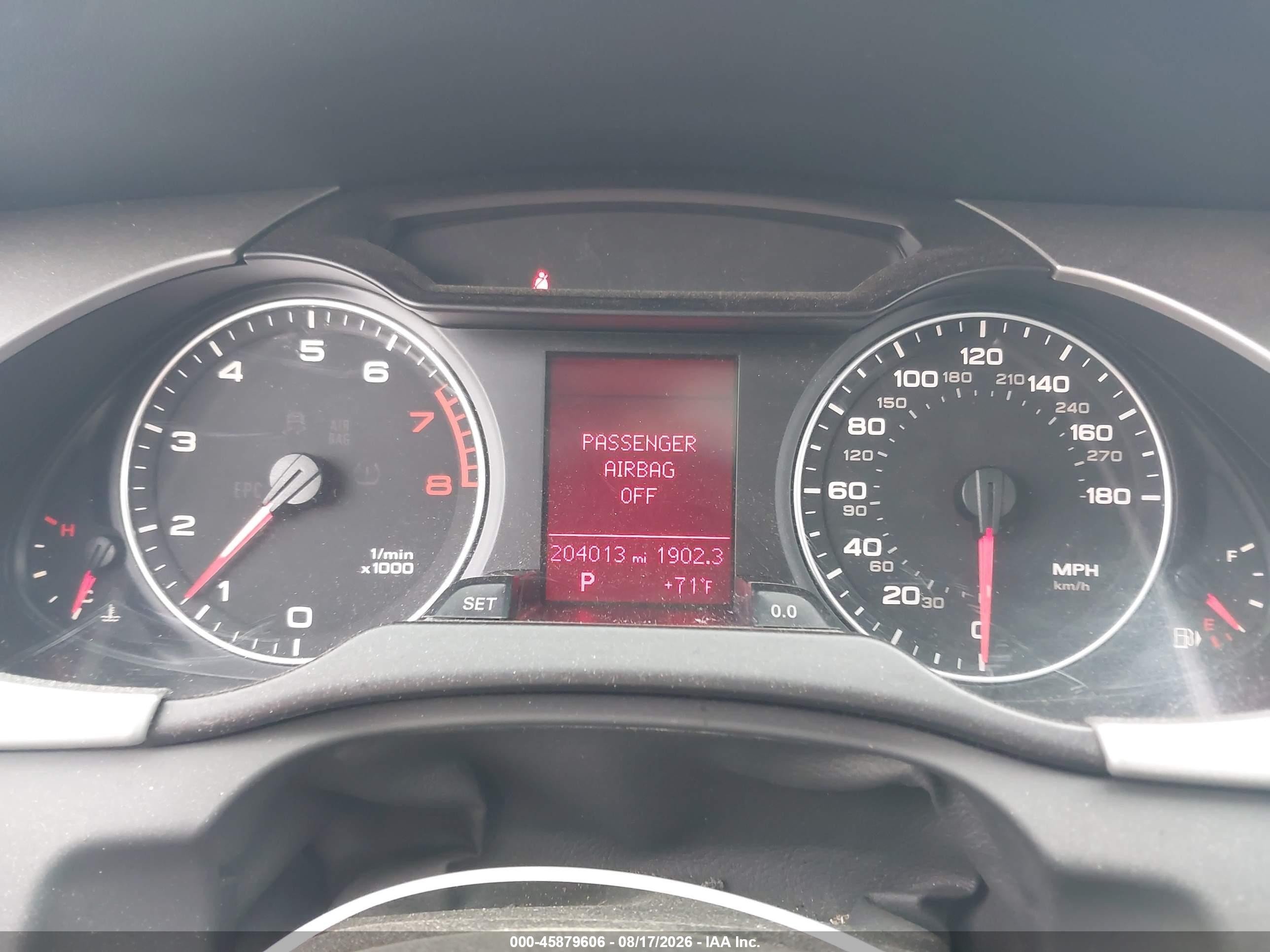 2010 Audi A4 2.0t Premium Серебряный vin: WAUBFAFL7AN011805