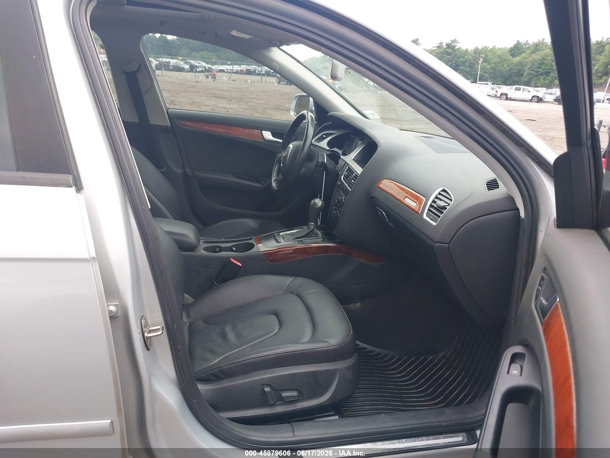 2010 Audi A4 2.0t Premium Серебряный vin: WAUBFAFL7AN011805