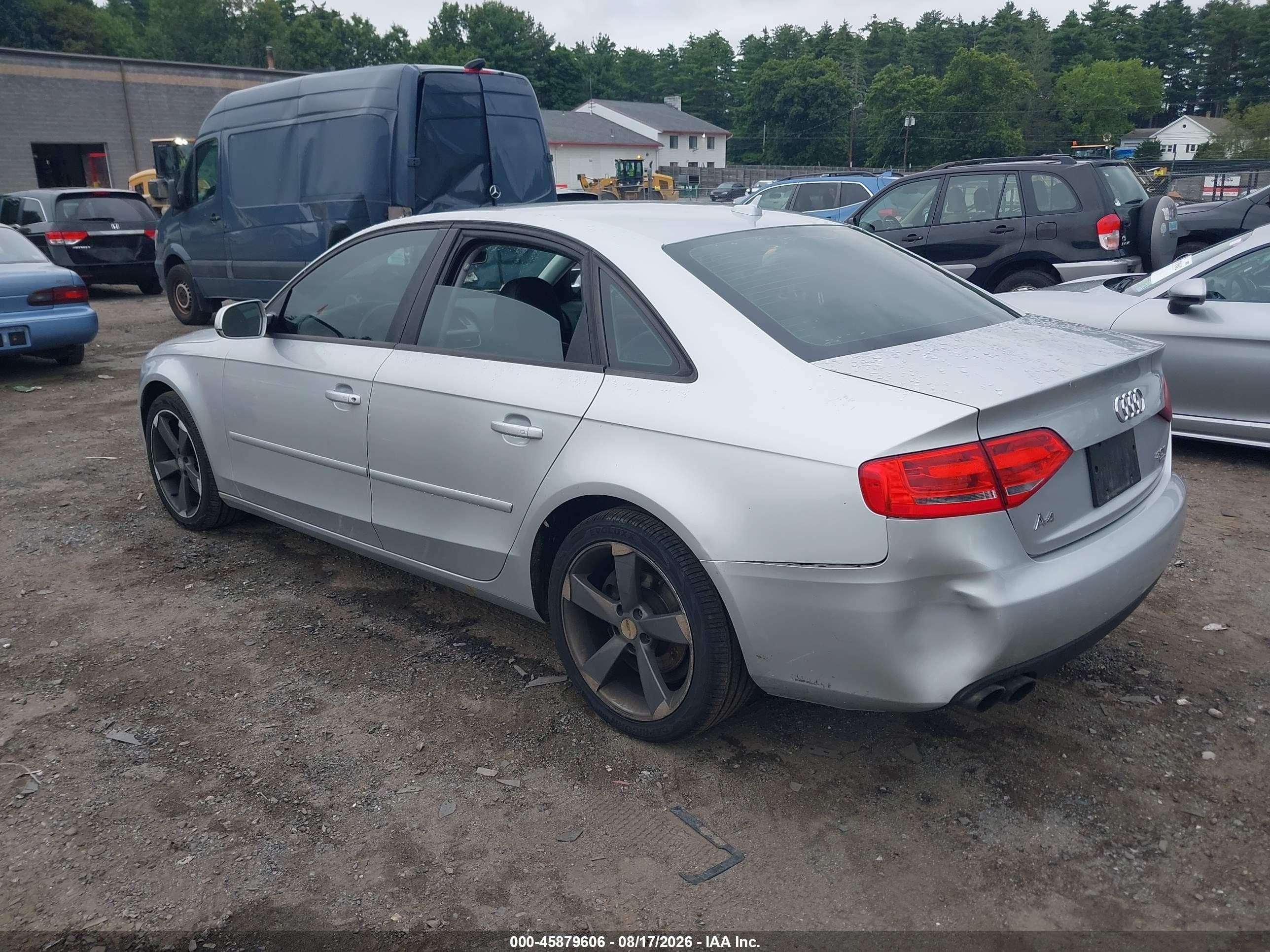 2010 Audi A4 2.0t Premium Серебряный vin: WAUBFAFL7AN011805