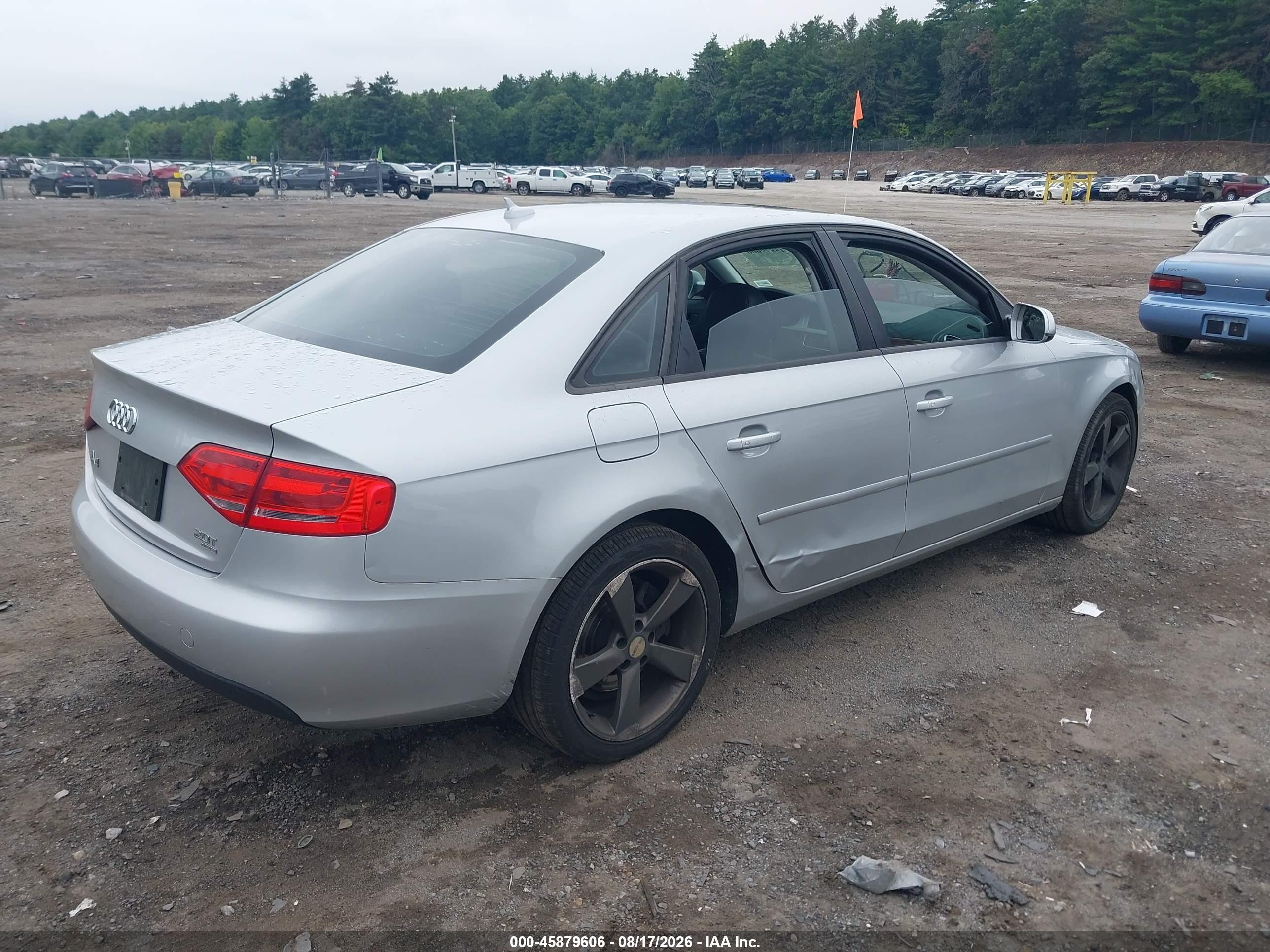 2010 Audi A4 2.0t Premium Серебряный vin: WAUBFAFL7AN011805