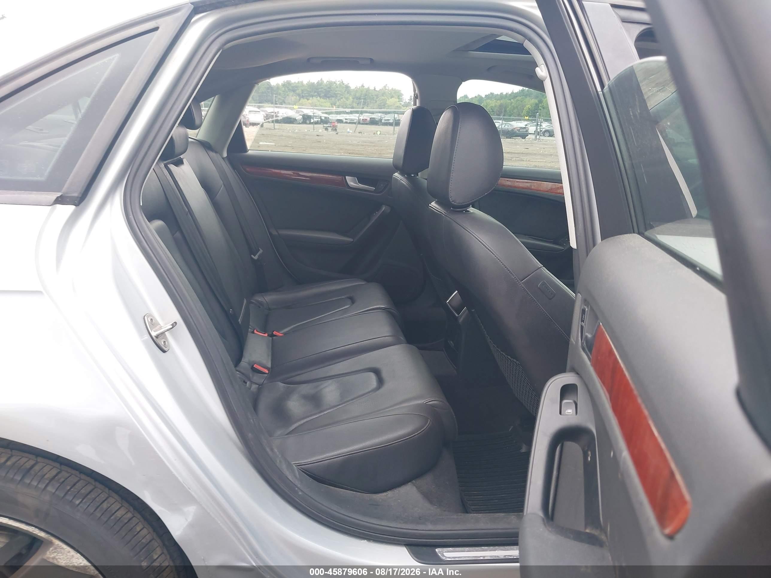 2010 Audi A4 2.0t Premium Серебряный vin: WAUBFAFL7AN011805