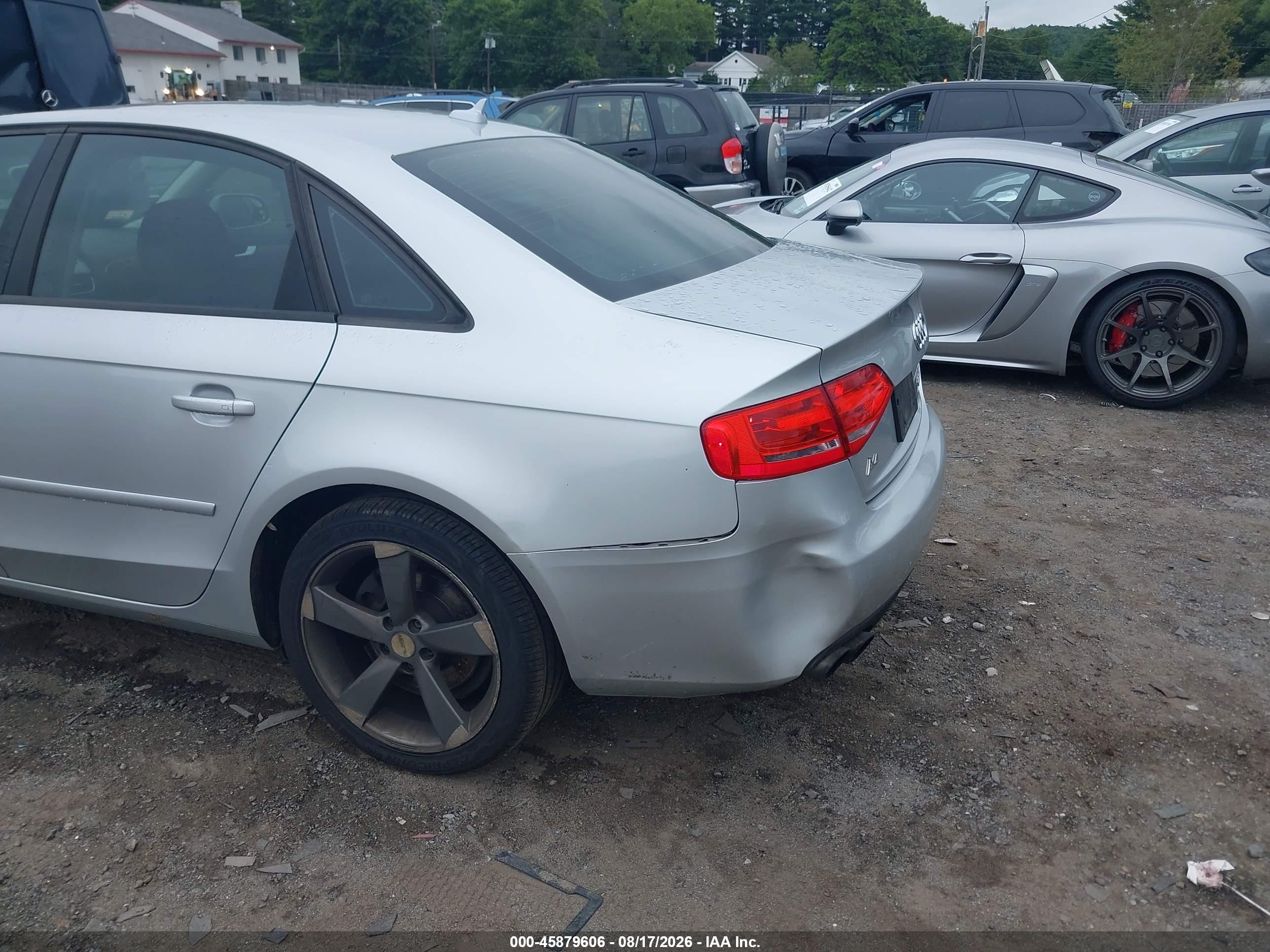 2010 Audi A4 2.0t Premium Серебряный vin: WAUBFAFL7AN011805