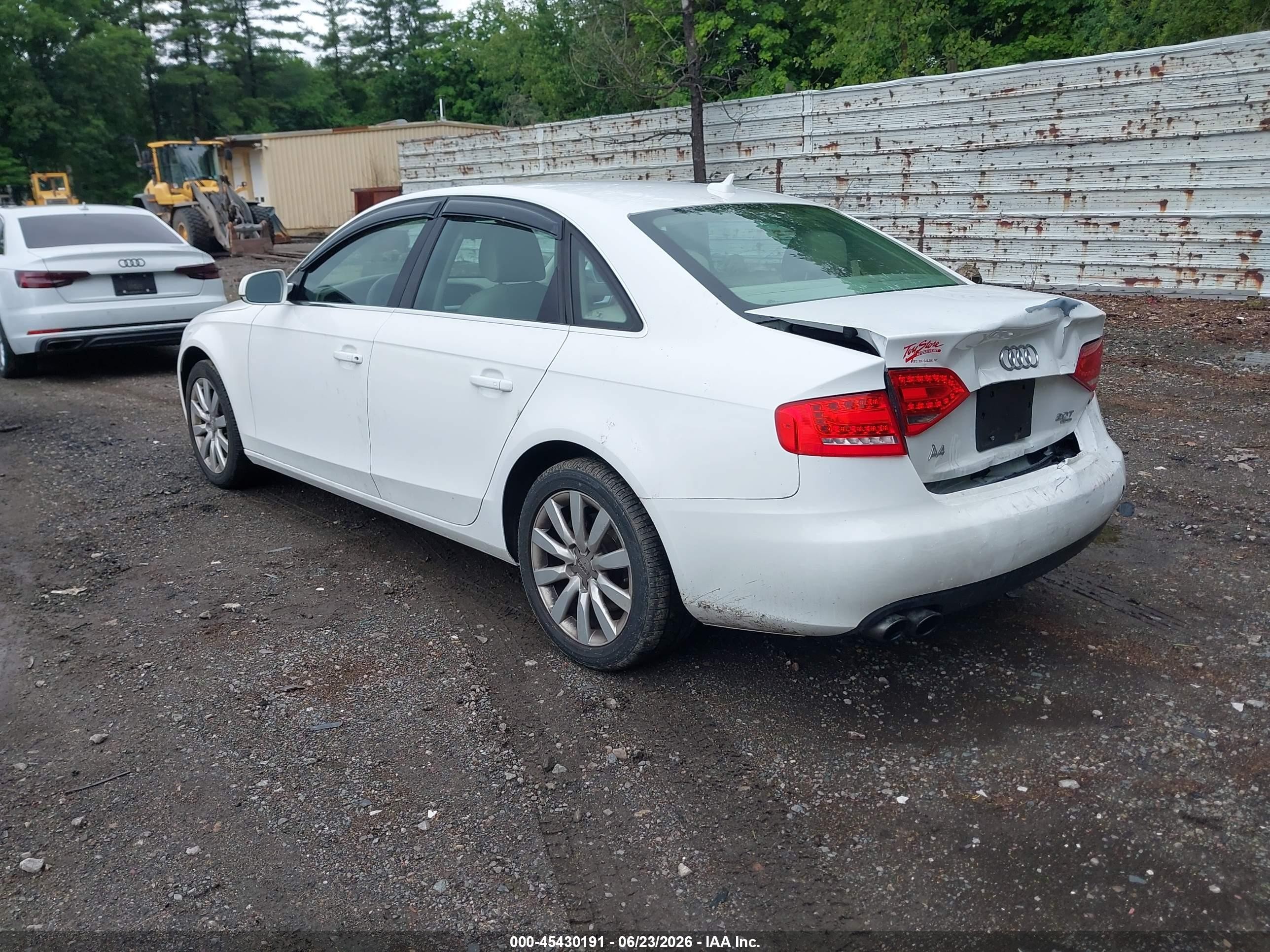 2012 Audi A4 2.0t Premium Белый vin: WAUBFAFL7CN006932