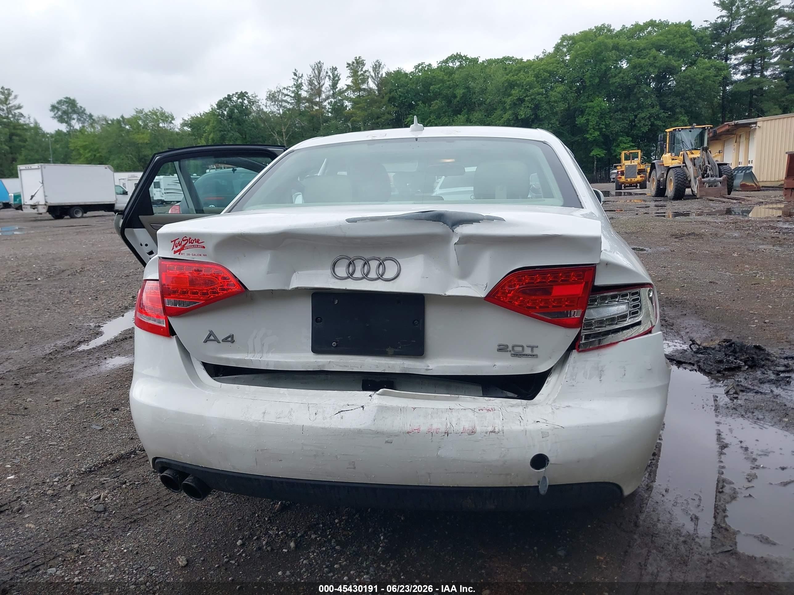 2012 Audi A4 2.0t Premium Белый vin: WAUBFAFL7CN006932