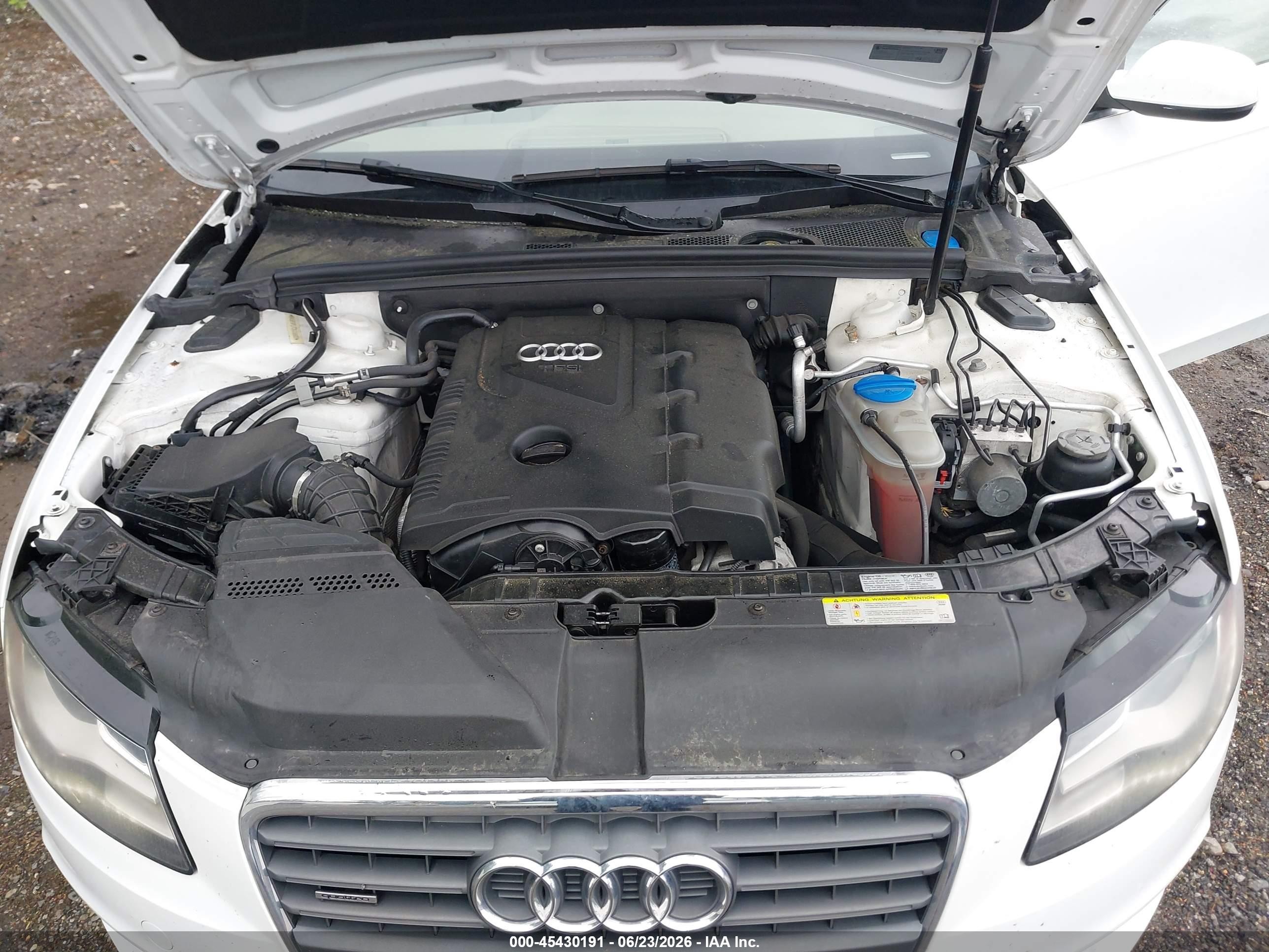 2012 Audi A4 2.0t Premium Белый vin: WAUBFAFL7CN006932