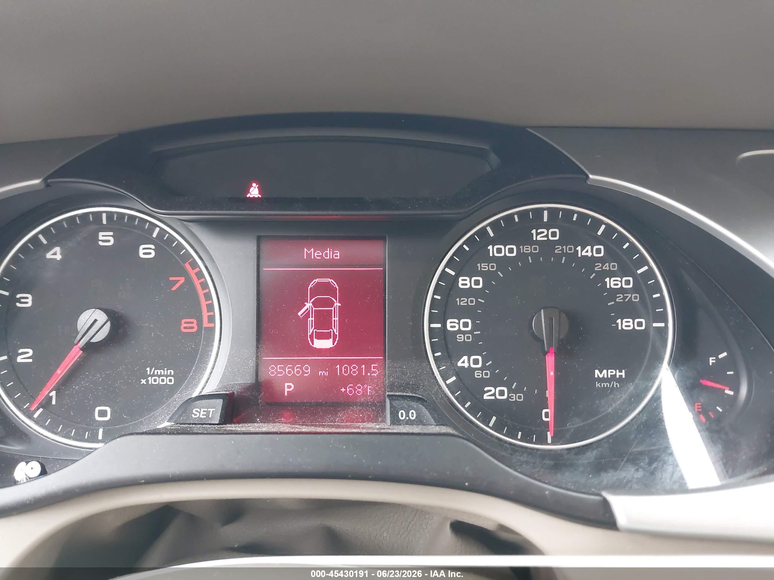 2012 Audi A4 2.0t Premium Белый vin: WAUBFAFL7CN006932