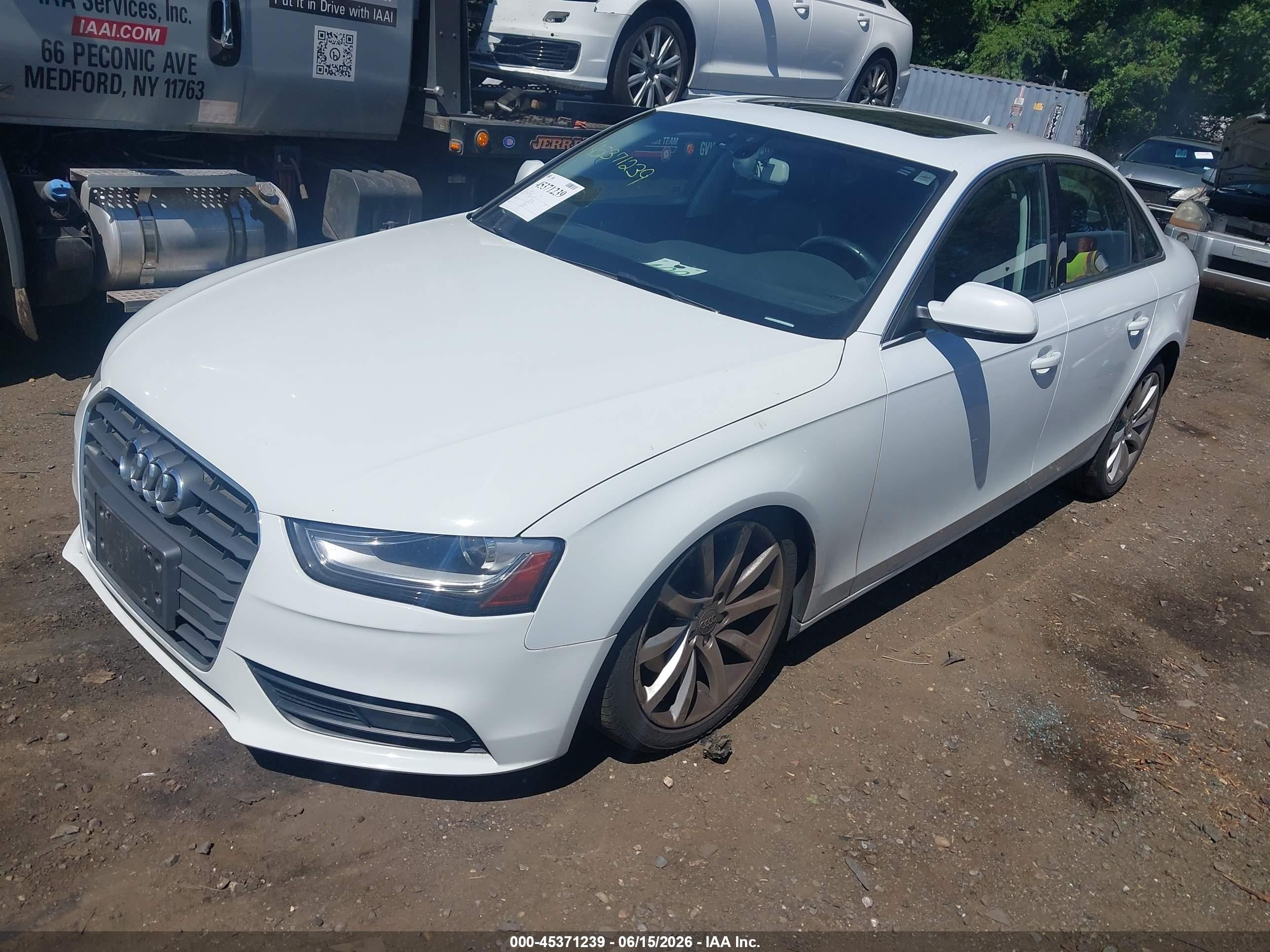 2013 Audi A4 2.0t Premium Белый vin: WAUBFAFL7DN026681