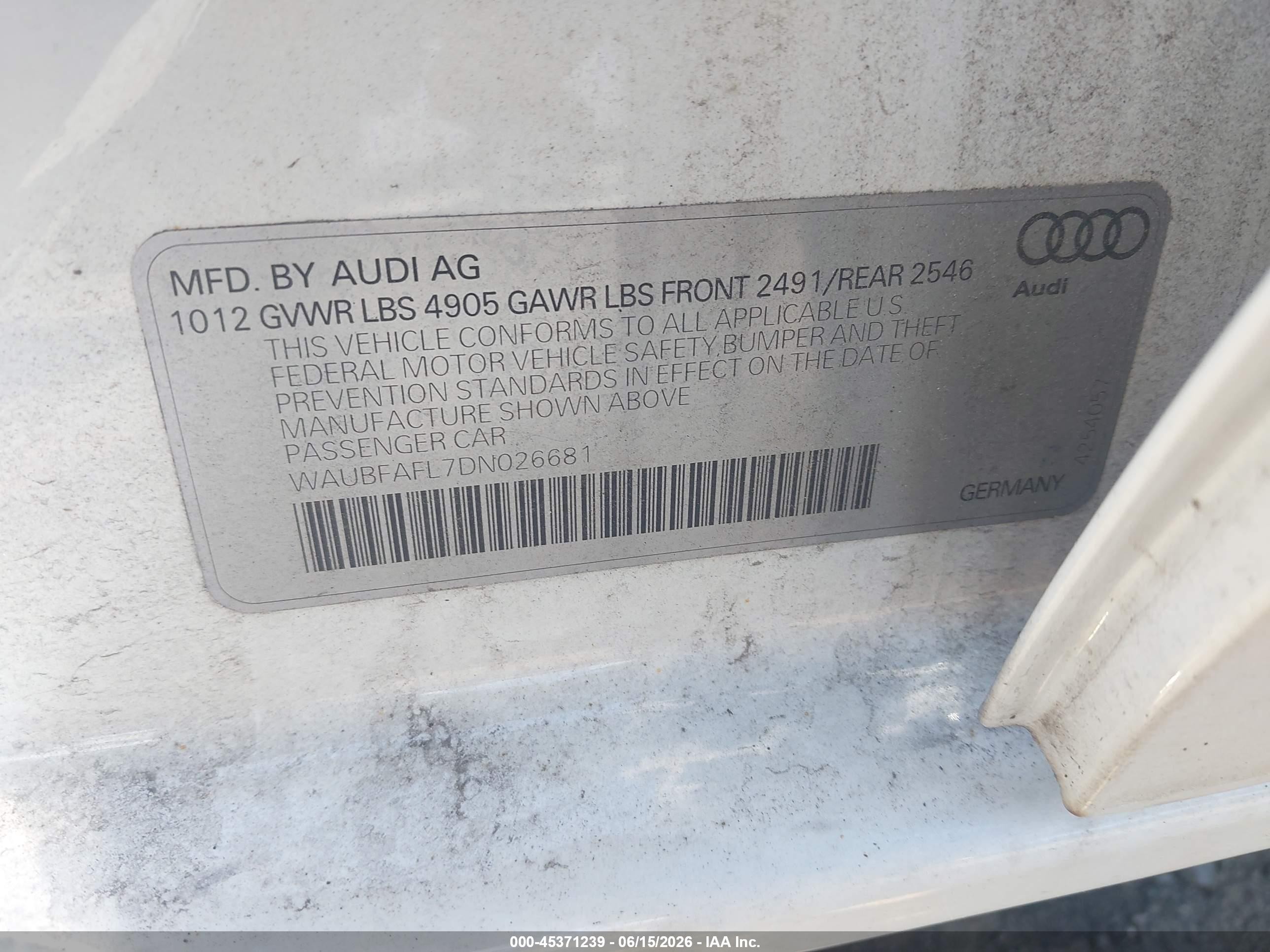 2013 Audi A4 2.0t Premium Белый vin: WAUBFAFL7DN026681