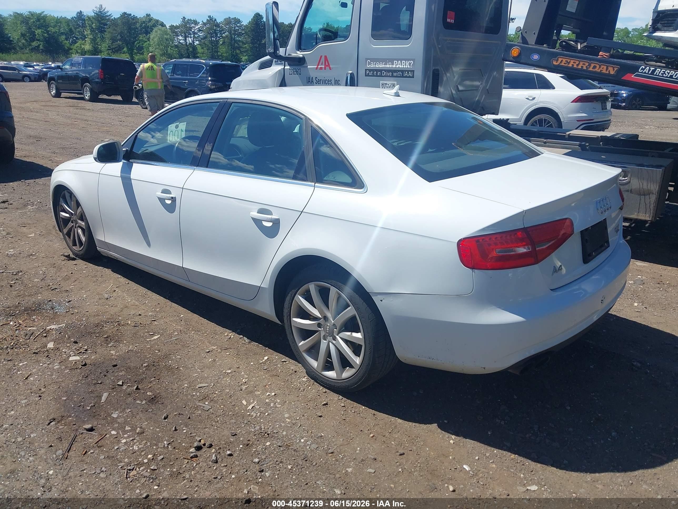 2013 Audi A4 2.0t Premium Белый vin: WAUBFAFL7DN026681