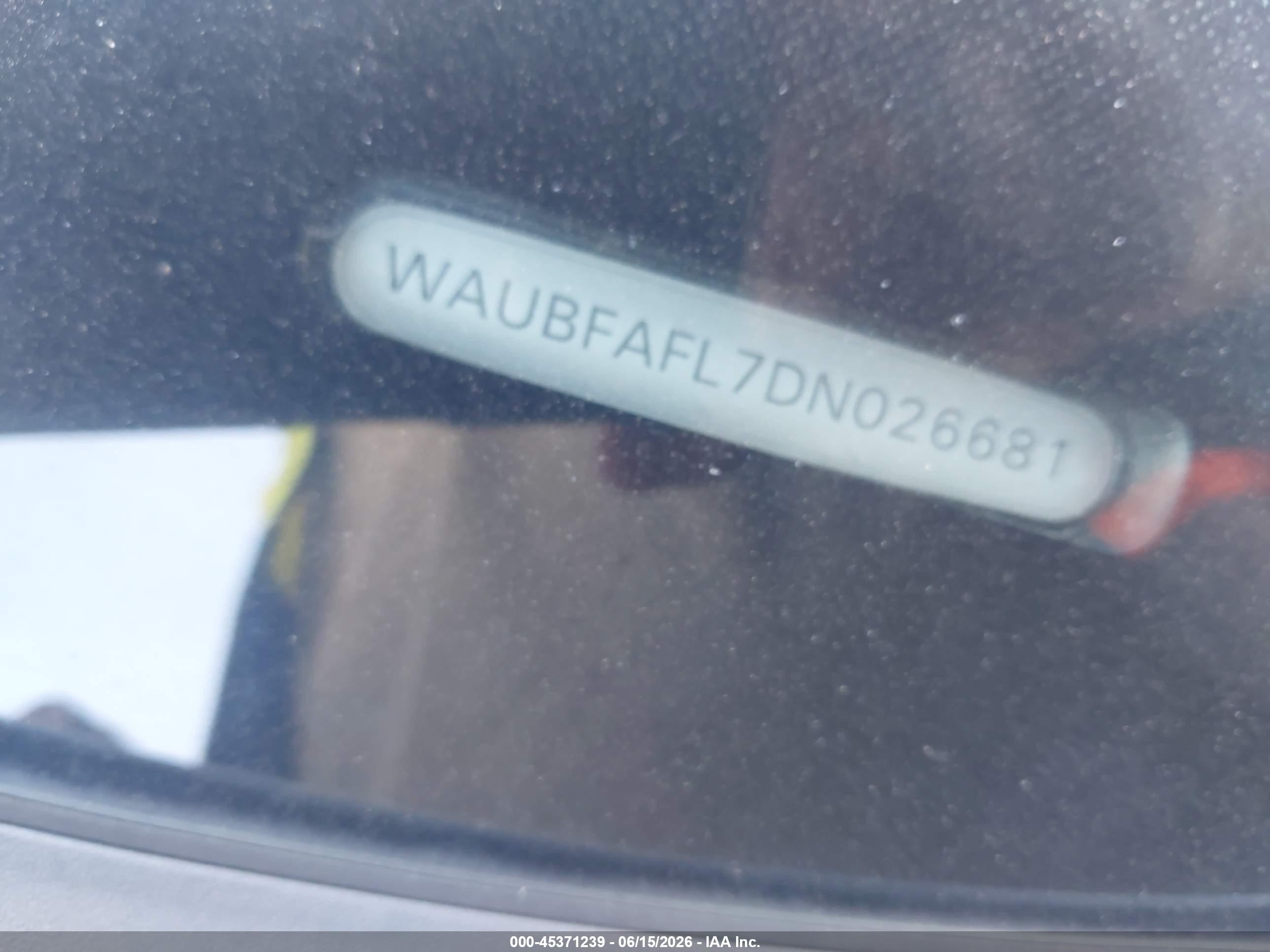 2013 Audi A4 2.0t Premium Белый vin: WAUBFAFL7DN026681