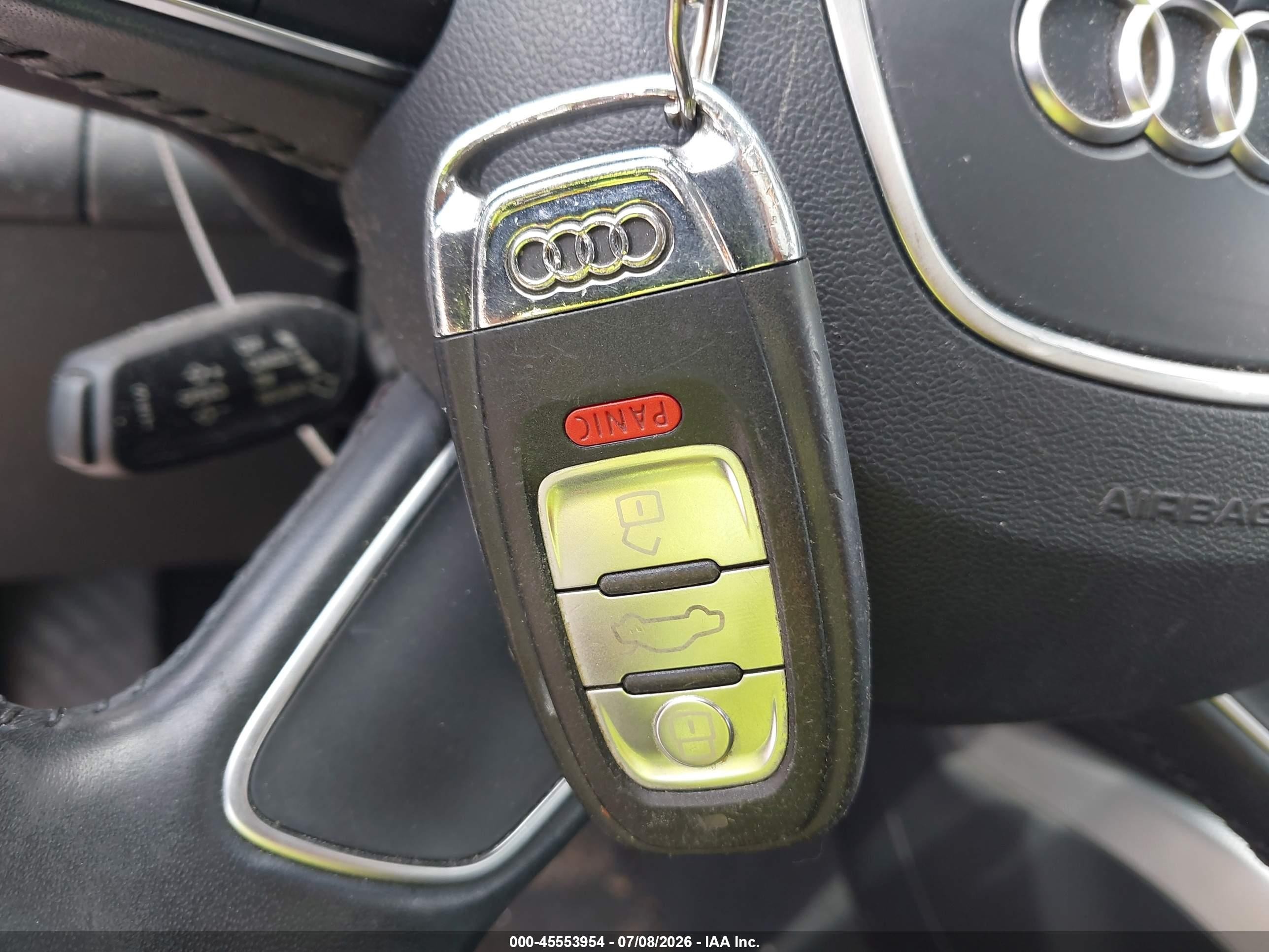 2015 Audi A4 2.0t Premium Белый vin: WAUBFAFL7FN006885