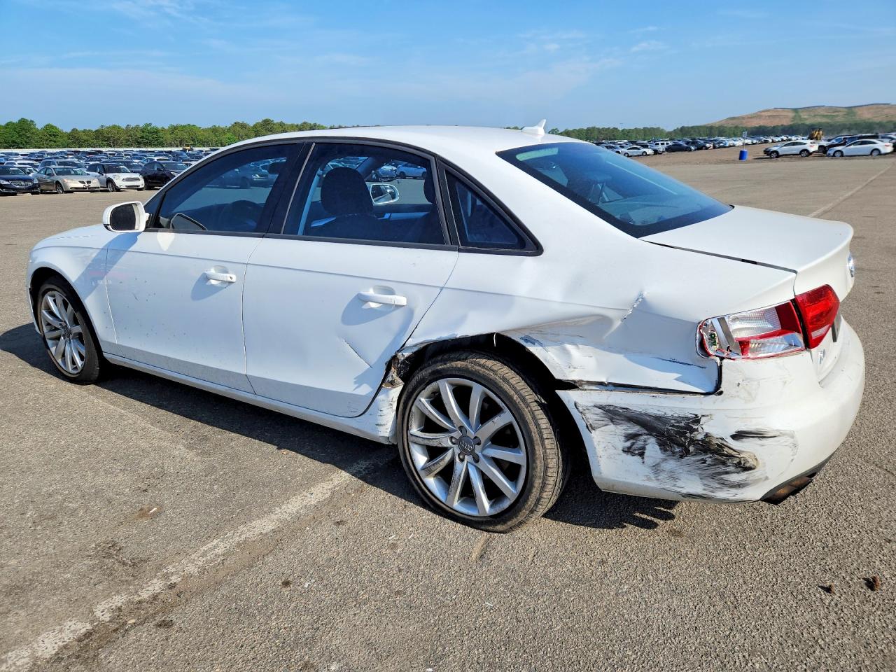 2010 Audi A4 2.0t White vin: WAUBFAFL8AN005155