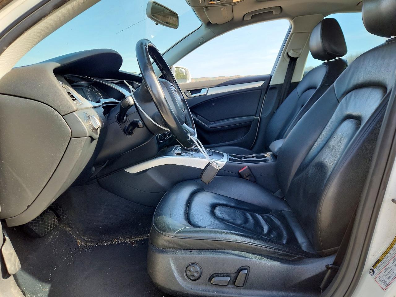 2010 Audi A4 2.0t White vin: WAUBFAFL8AN005155