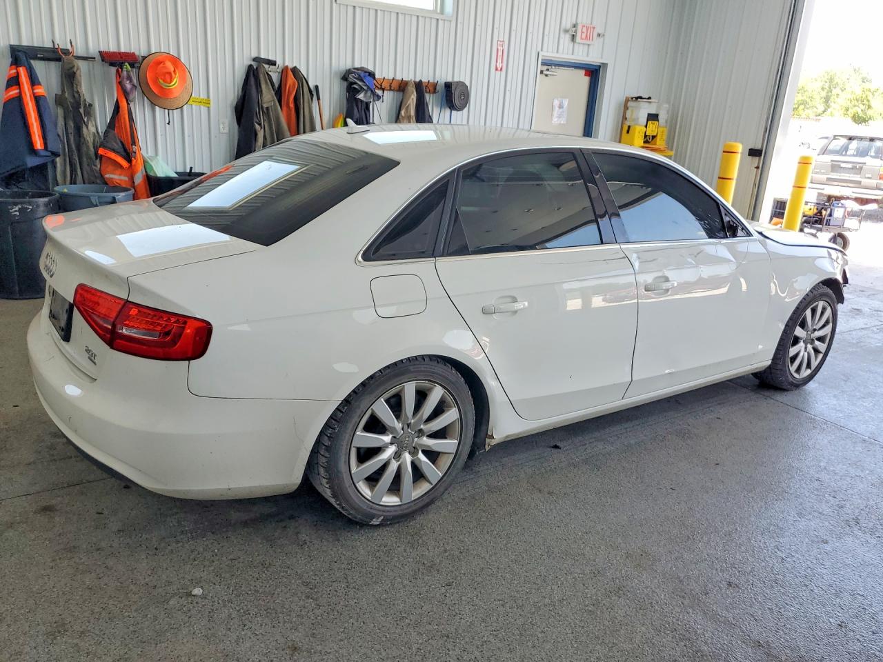 2013 Audi A4 Premium White vin: WAUBFAFL8DN006049