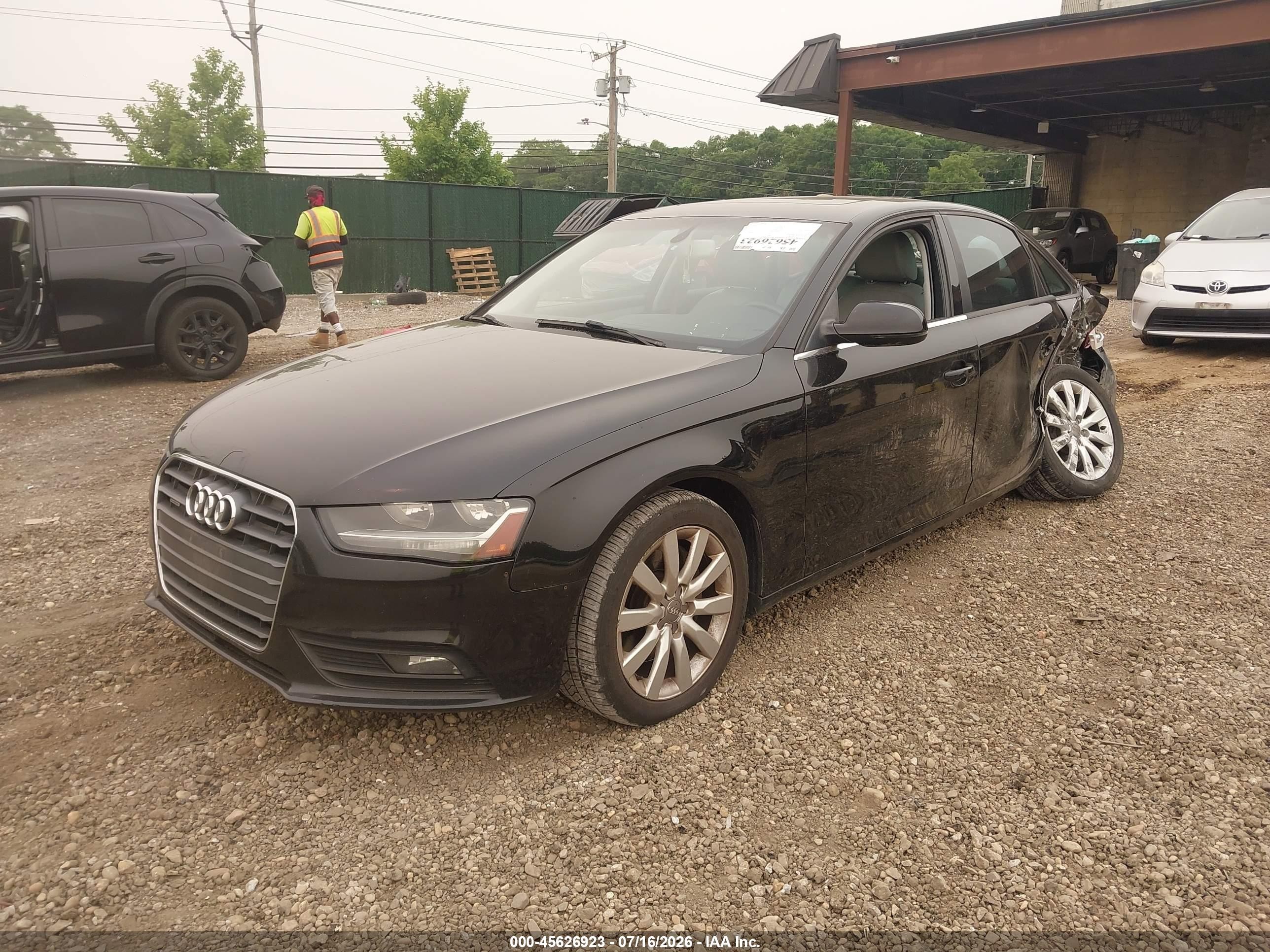 2013 Audi A4 2.0t Premium White vin: WAUBFAFL8DN032683
