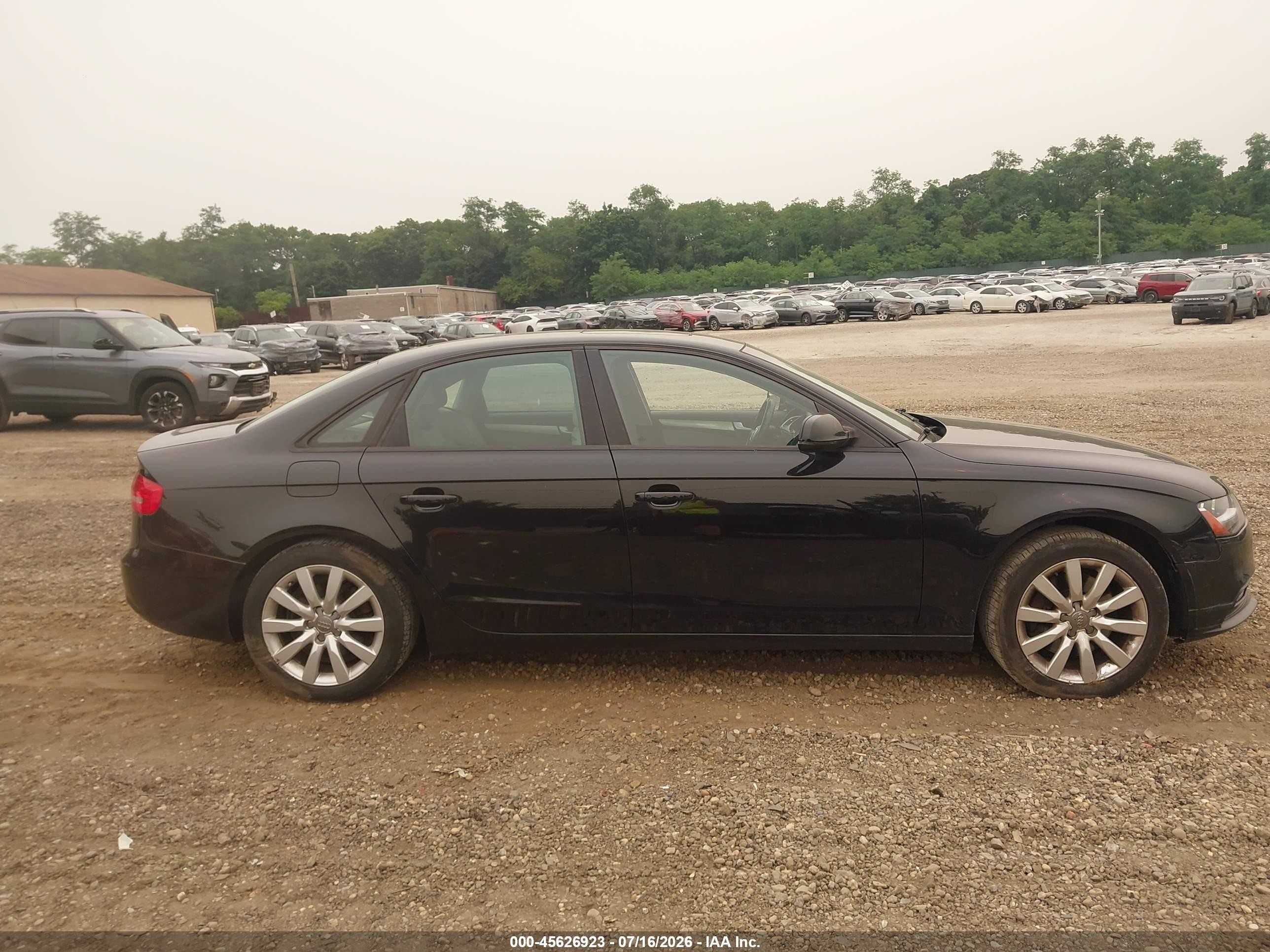 2013 Audi A4 2.0t Premium White vin: WAUBFAFL8DN032683